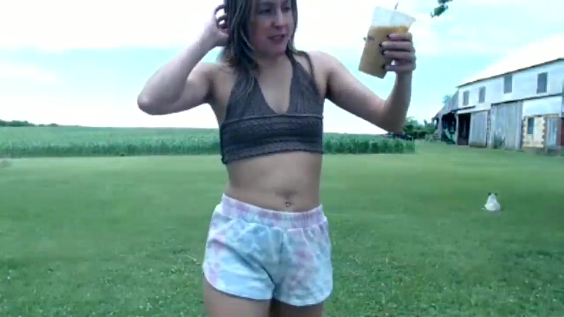 Gallery image thumbnail from FarmGirl__'s myfreecams stream on, 06/08/2024, 18:34 image 13 of 20