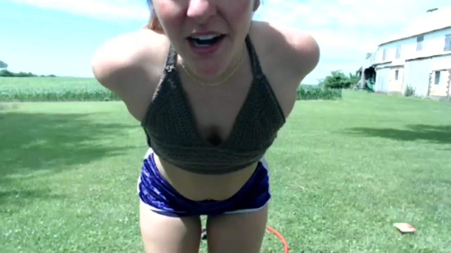 Gallery image thumbnail from FarmGirl__'s myfreecams stream on, 06/08/2024, 20:03 image 13 of 20