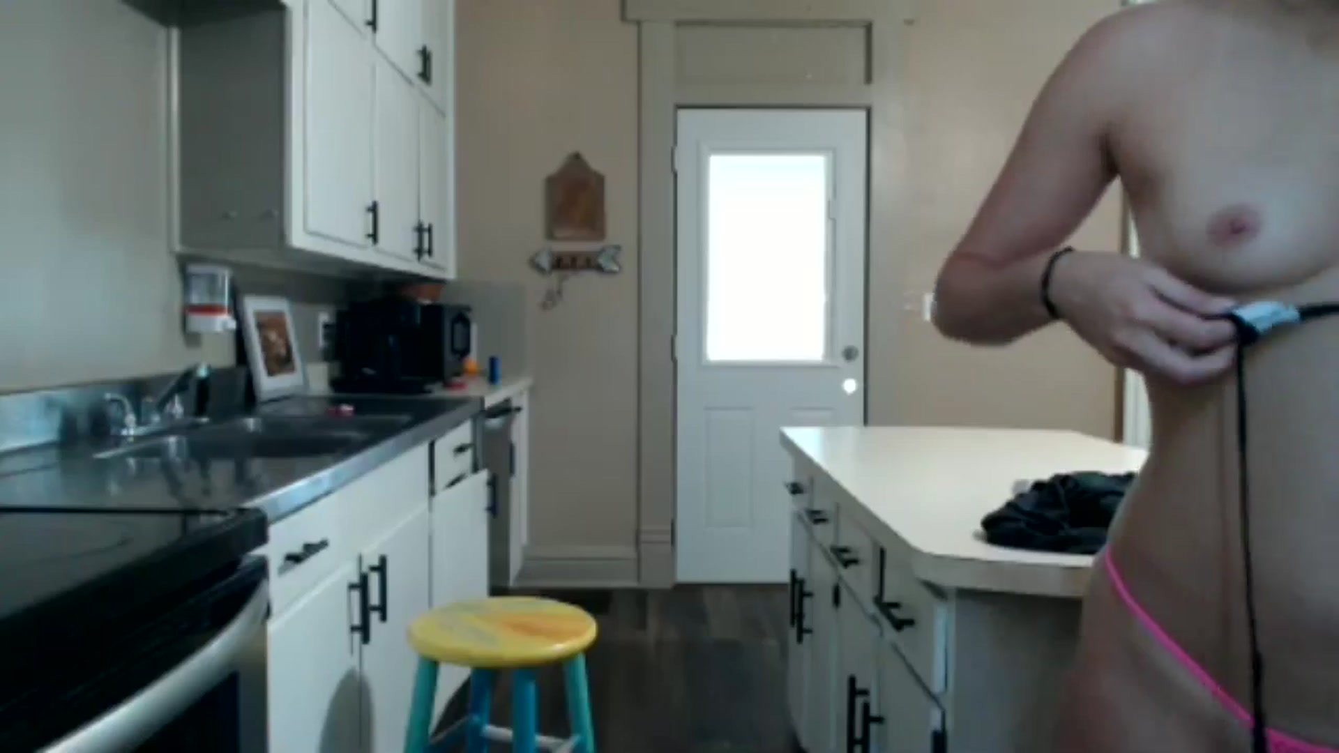 Gallery image thumbnail from FarmGirl__'s myfreecams stream on, 06/10/2024, 14:20 image 9 of 20