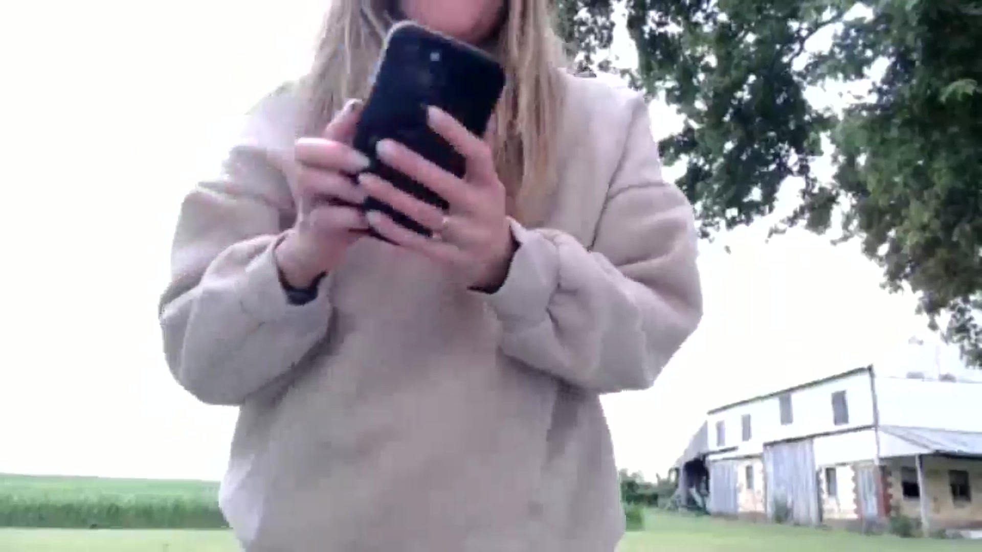 Gallery image thumbnail from FarmGirl__'s myfreecams stream on, 06/10/2024, 15:40 image 12 of 20