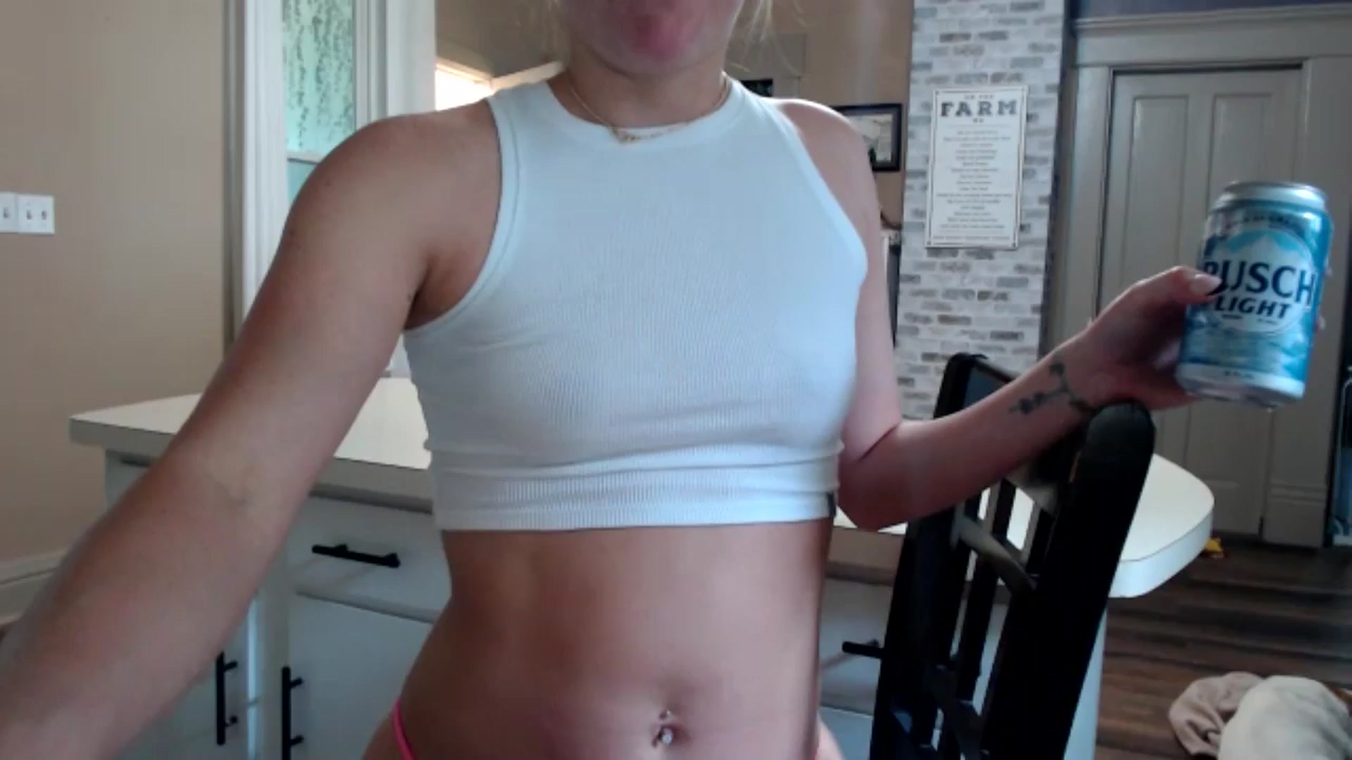 Gallery image thumbnail from FarmGirl__'s myfreecams stream on, 06/10/2024, 19:13 image 1 of 20