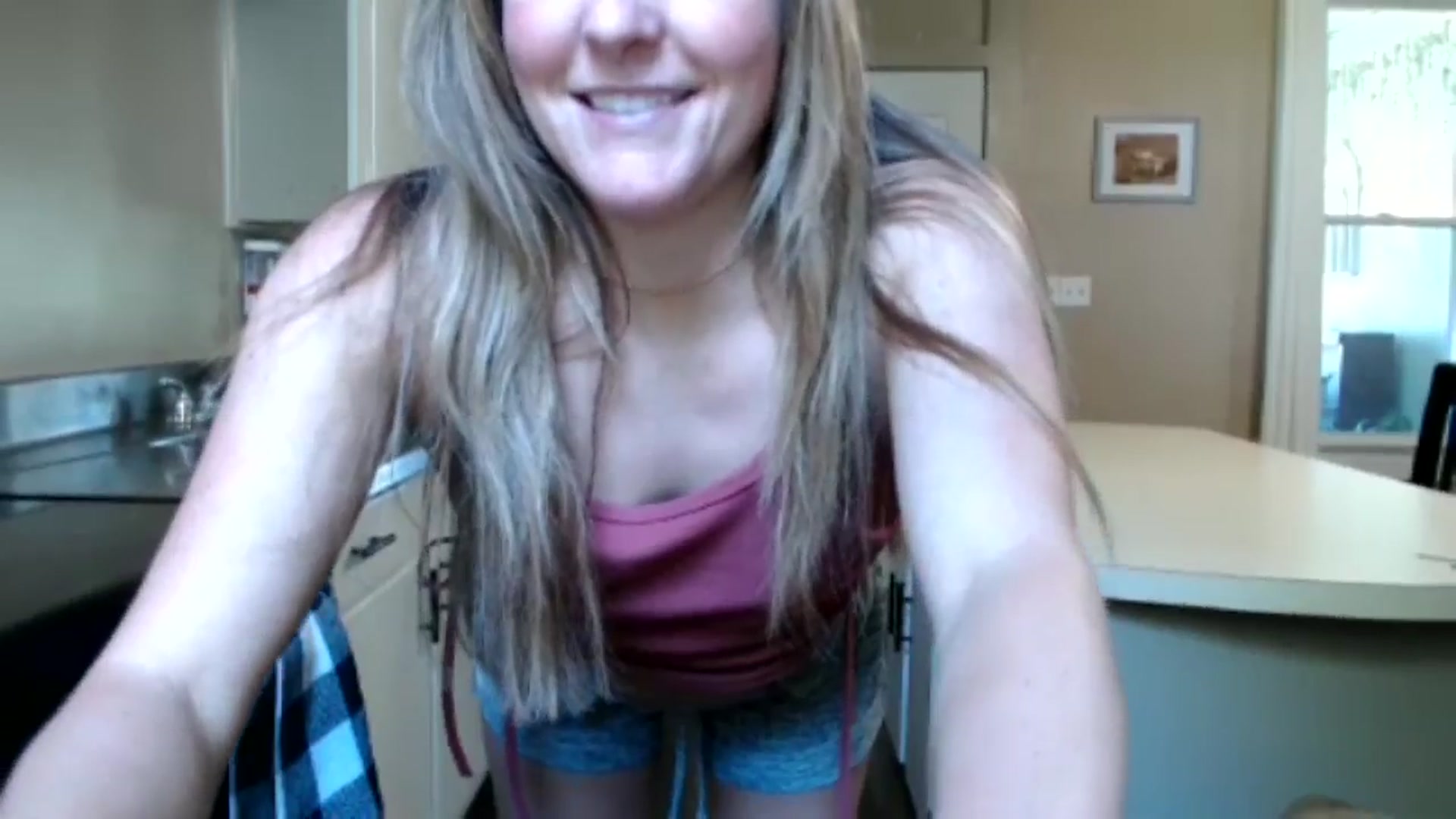 Gallery image thumbnail from FarmGirl__'s myfreecams stream on, 06/12/2024, 19:21 image 20 of 20