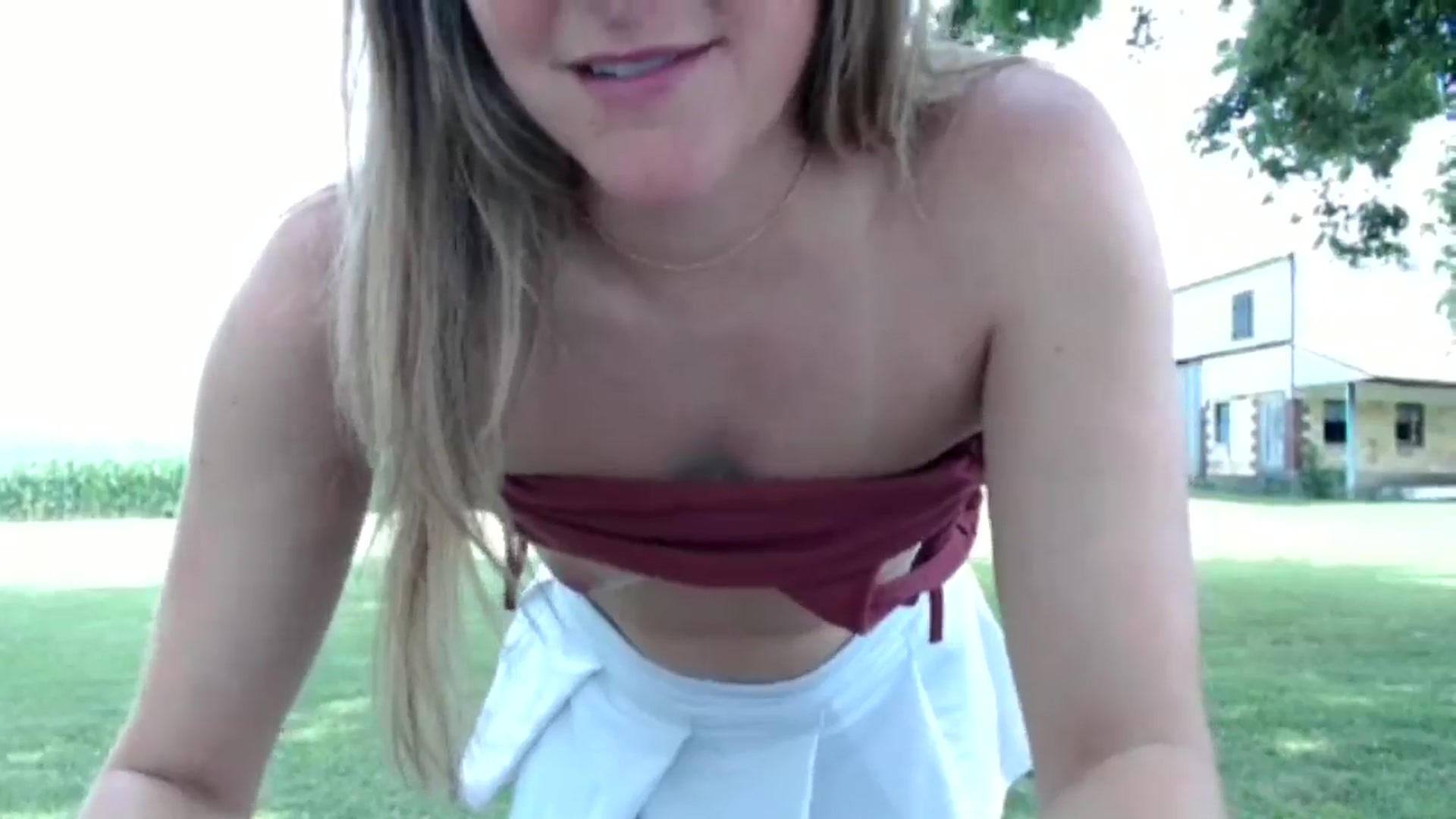 Gallery image thumbnail from FarmGirl__'s myfreecams stream on, 06/18/2024, 15:36 image 7 of 20