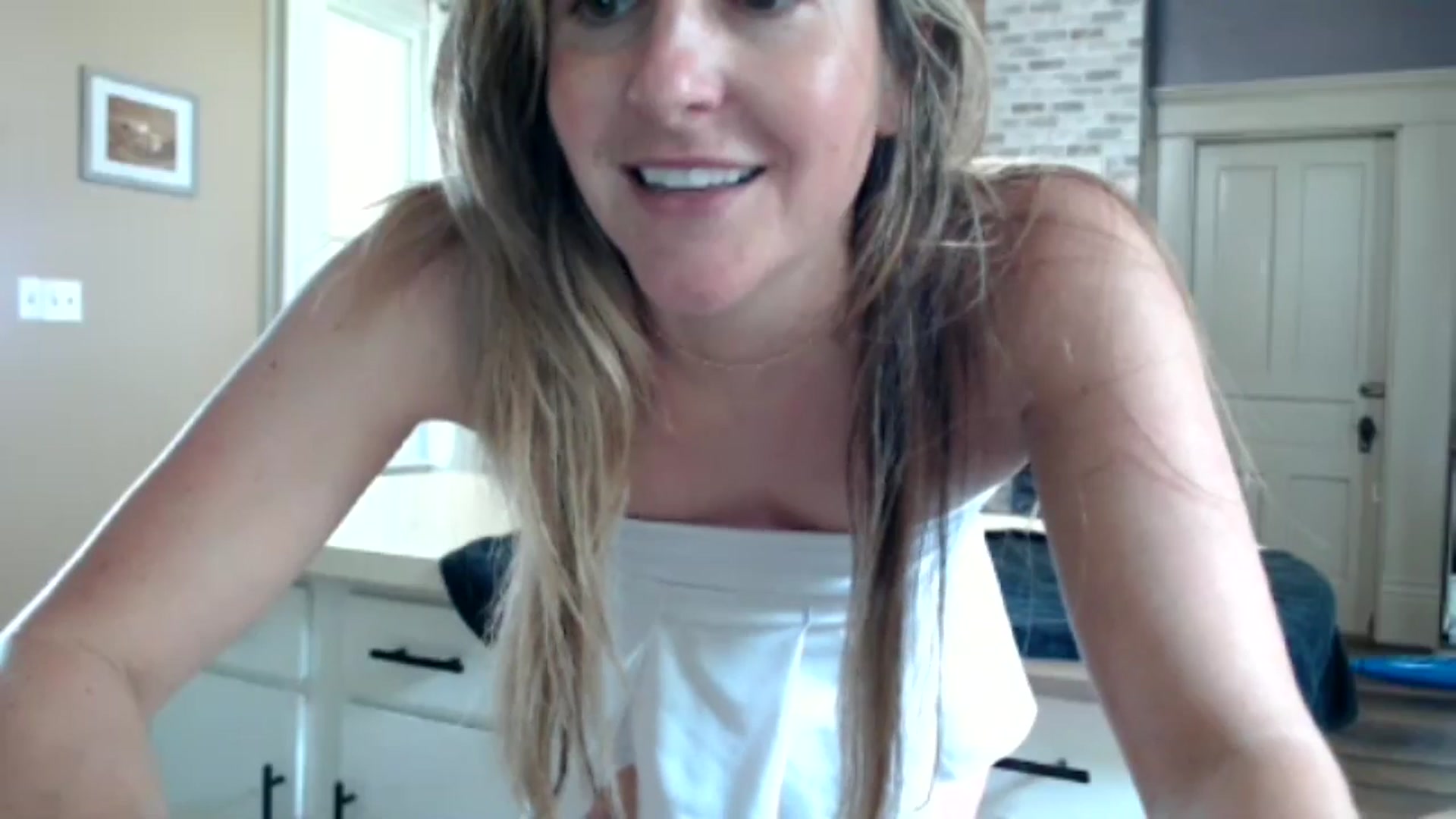 Gallery image thumbnail from FarmGirl__'s myfreecams stream on, 06/18/2024, 16:22 image 19 of 20