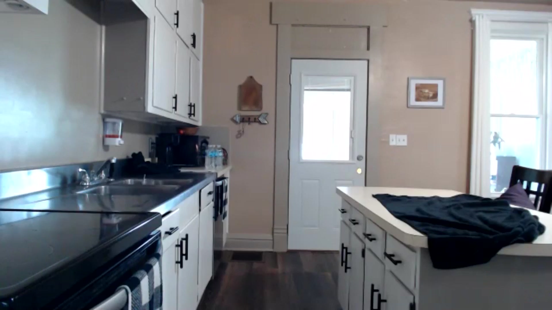 Gallery image thumbnail from FarmGirl__'s myfreecams stream on, 06/18/2024, 19:25 image 7 of 20