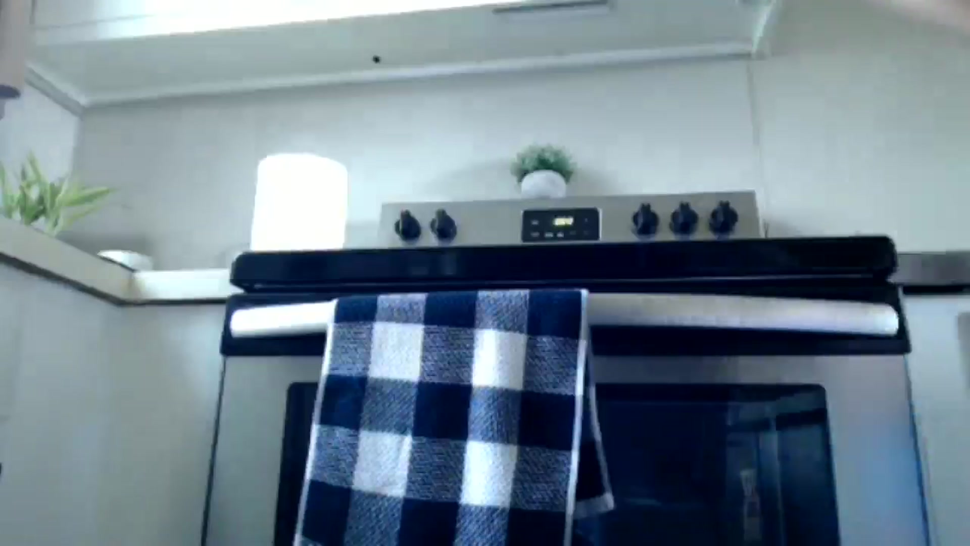 Gallery image thumbnail from FarmGirl__'s myfreecams stream on, 06/21/2024, 14:36 image 17 of 20