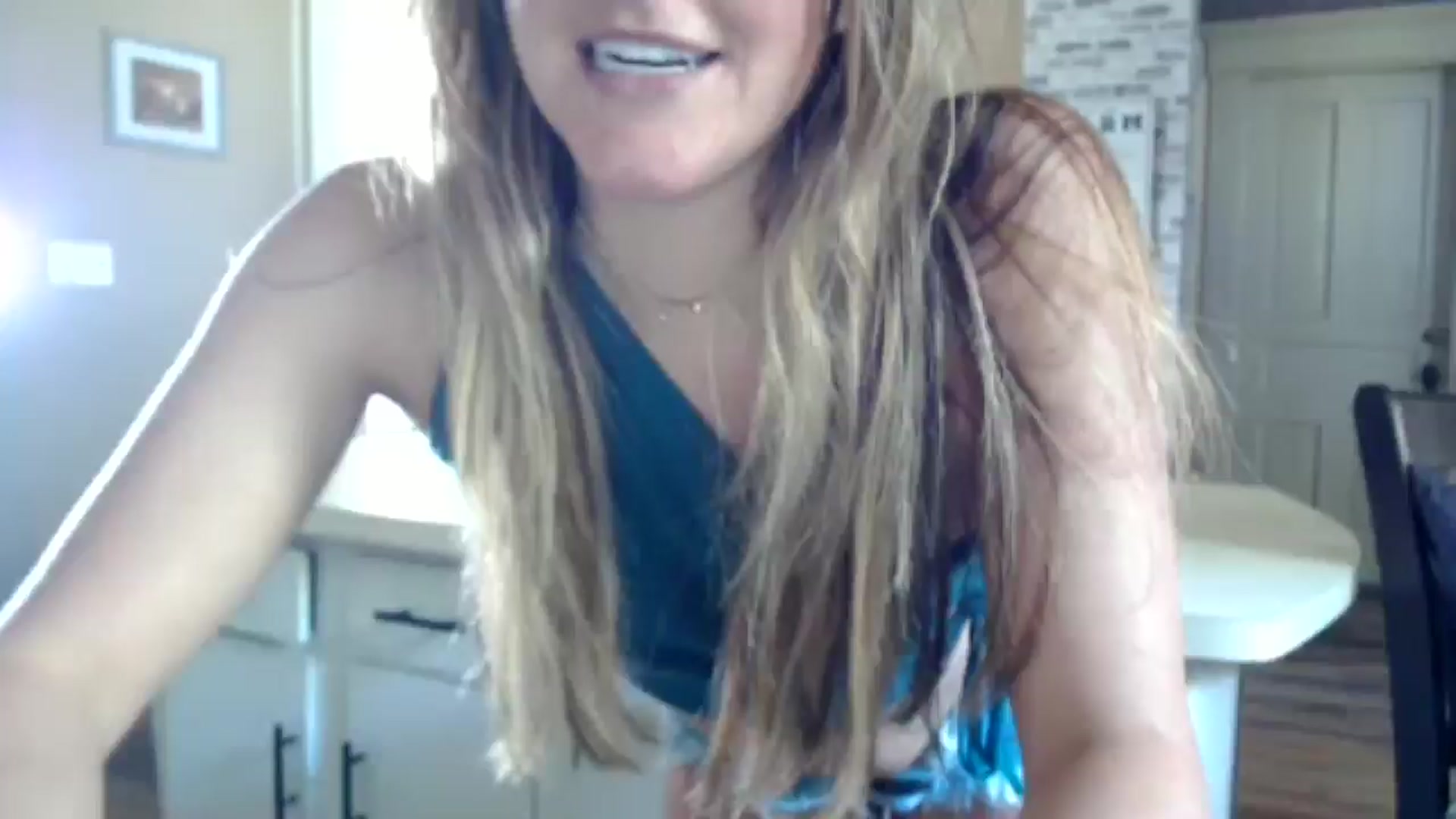 Gallery image thumbnail from FarmGirl__'s myfreecams stream on, 06/21/2024, 14:36 image 8 of 20