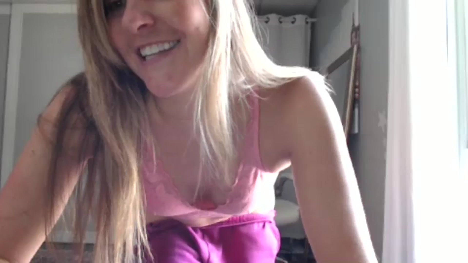 Gallery image thumbnail from FarmGirl__'s myfreecams stream on, 06/22/2024, 15:23 image 17 of 20