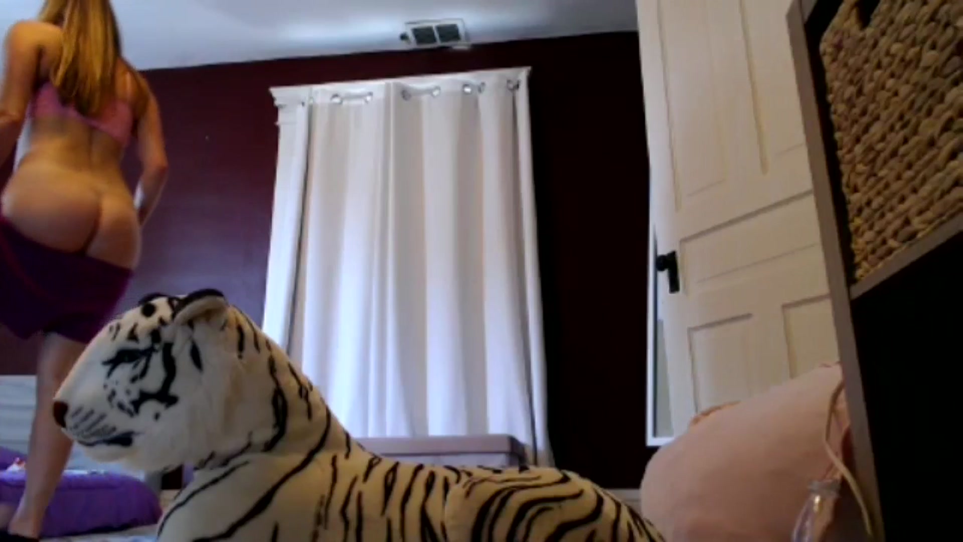 Gallery image thumbnail from FarmGirl__'s myfreecams stream on, 06/22/2024, 15:23 image 7 of 20