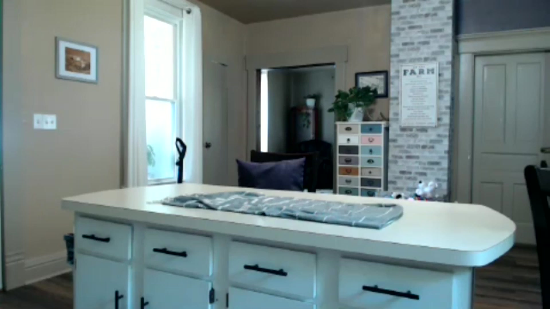 Gallery image thumbnail from FarmGirl__'s myfreecams stream on, 06/22/2024, 16:30 image 12 of 20