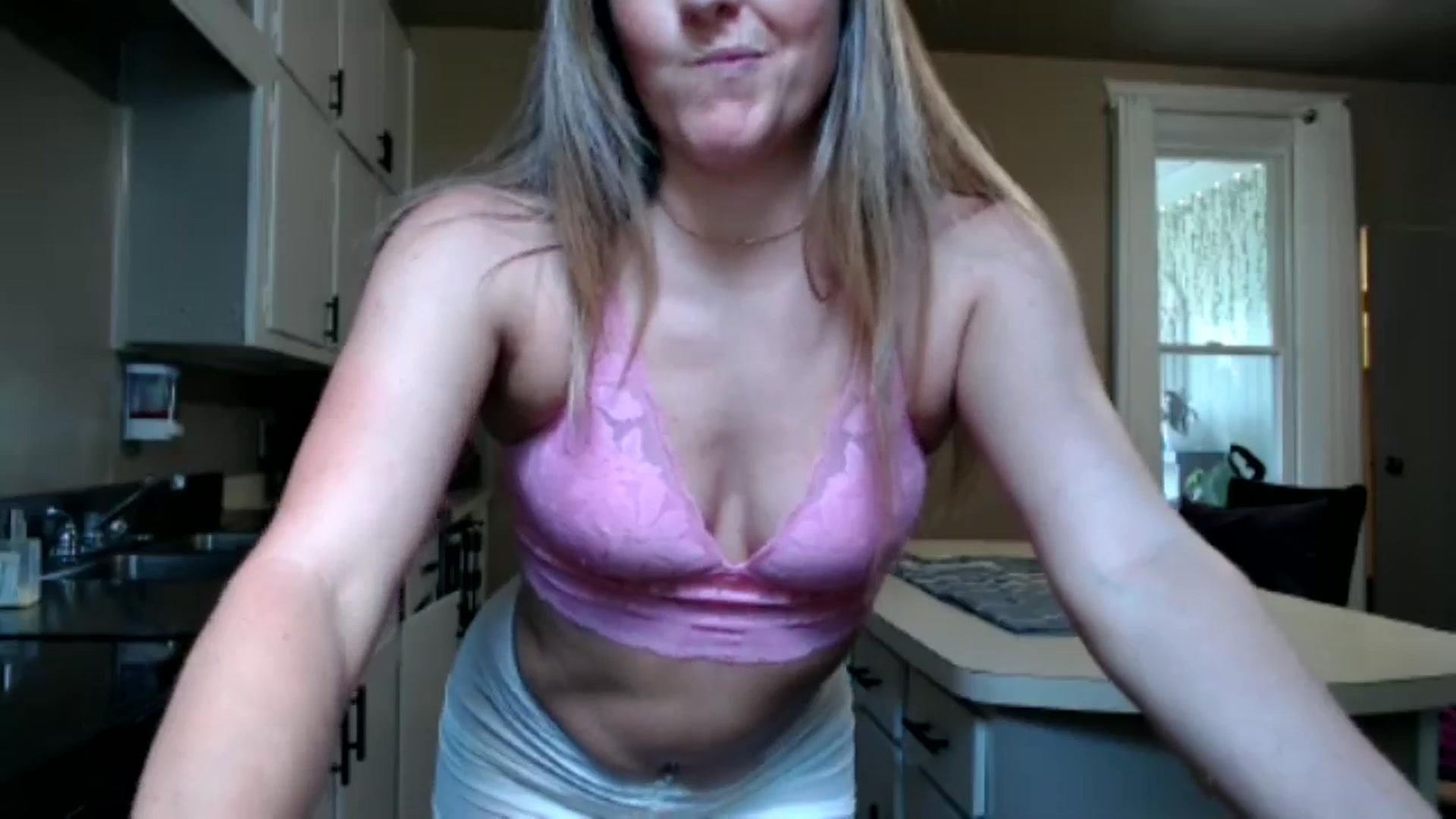Gallery image thumbnail from FarmGirl__'s myfreecams stream on, 06/22/2024, 16:30 image 16 of 20