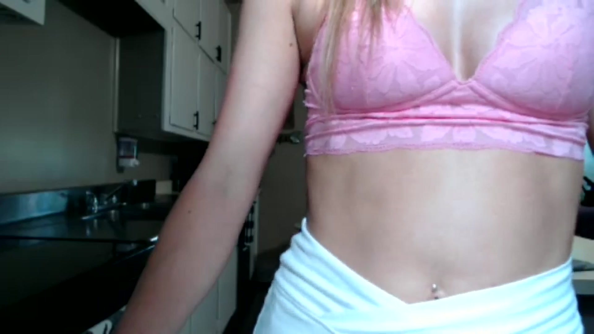 Gallery image thumbnail from FarmGirl__'s myfreecams stream on, 06/22/2024, 22:27 image 4 of 20
