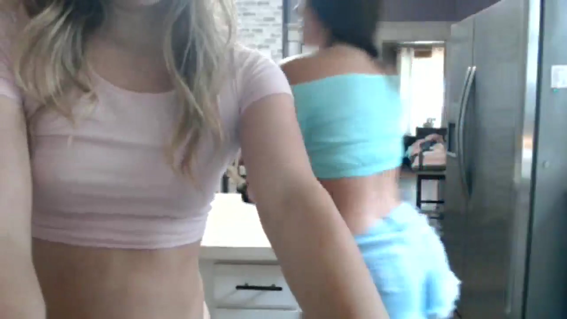 Gallery image thumbnail from FarmGirl__'s myfreecams stream on, 09/28/2024, 18:16 image 4 of 20