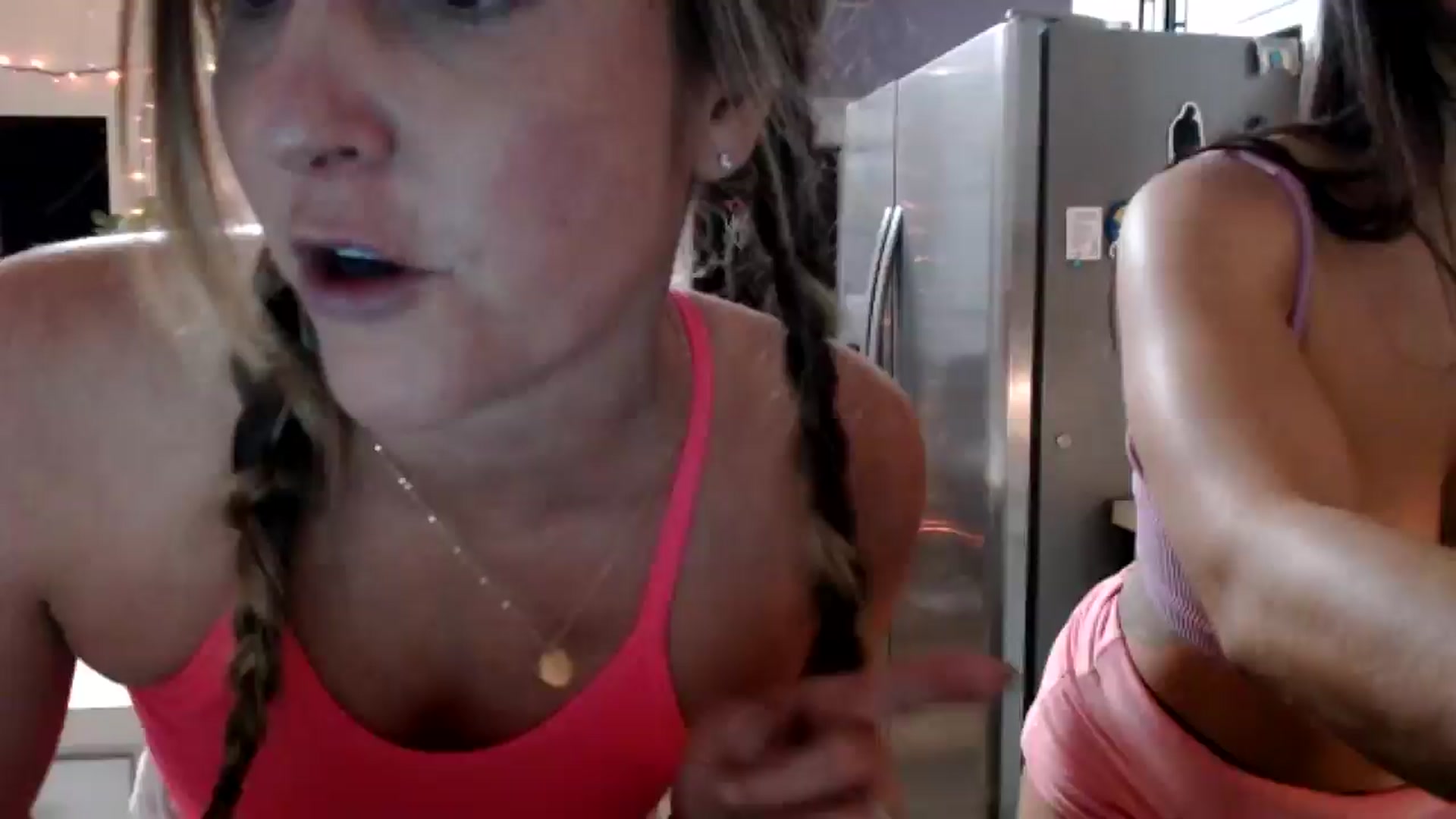 Gallery image thumbnail from FarmGirl__'s myfreecams stream on, 10/10/2024, 24:01 image 18 of 20