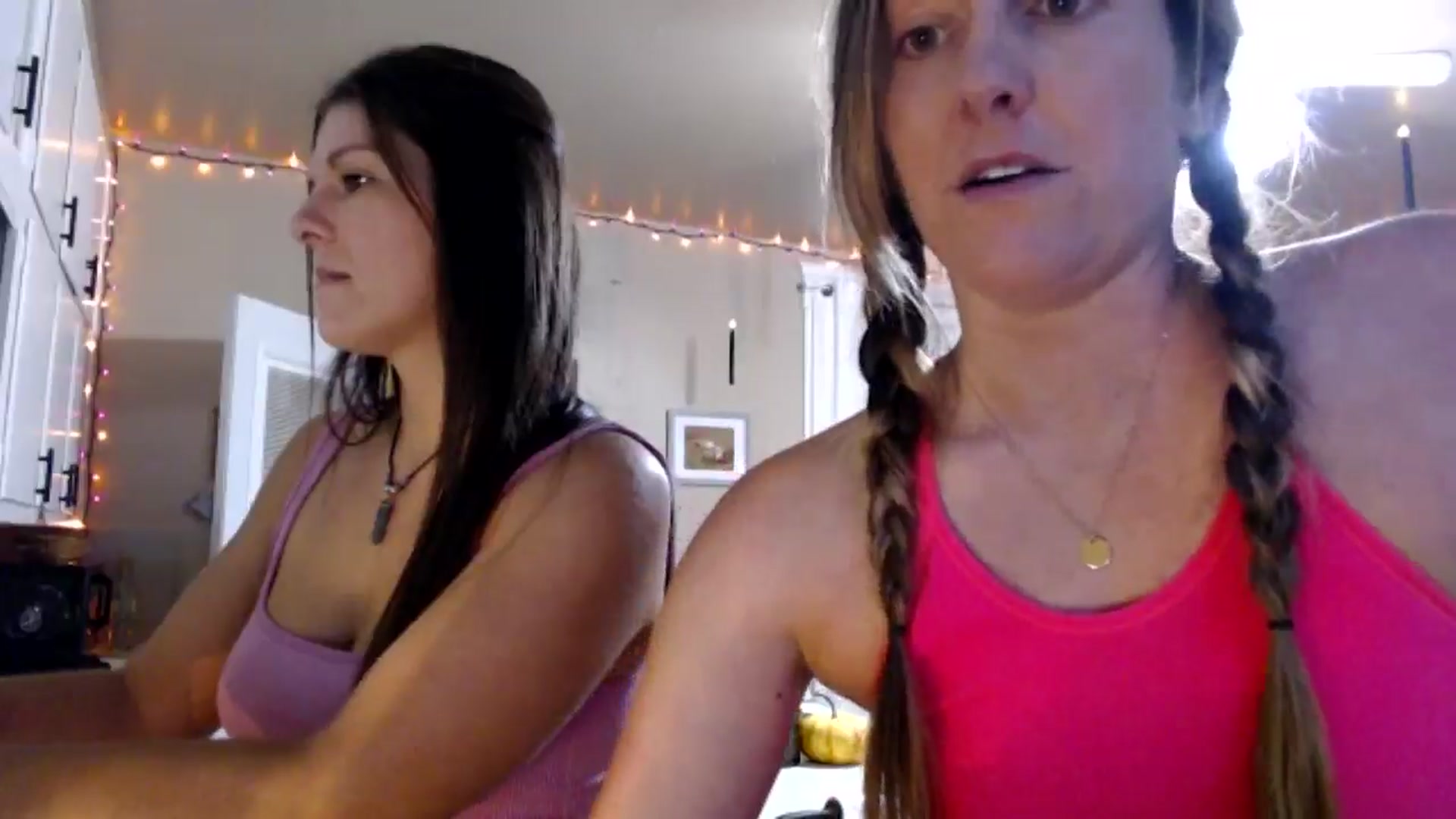 Gallery image thumbnail from FarmGirl__'s myfreecams stream on, 10/10/2024, 24:01 image 2 of 20