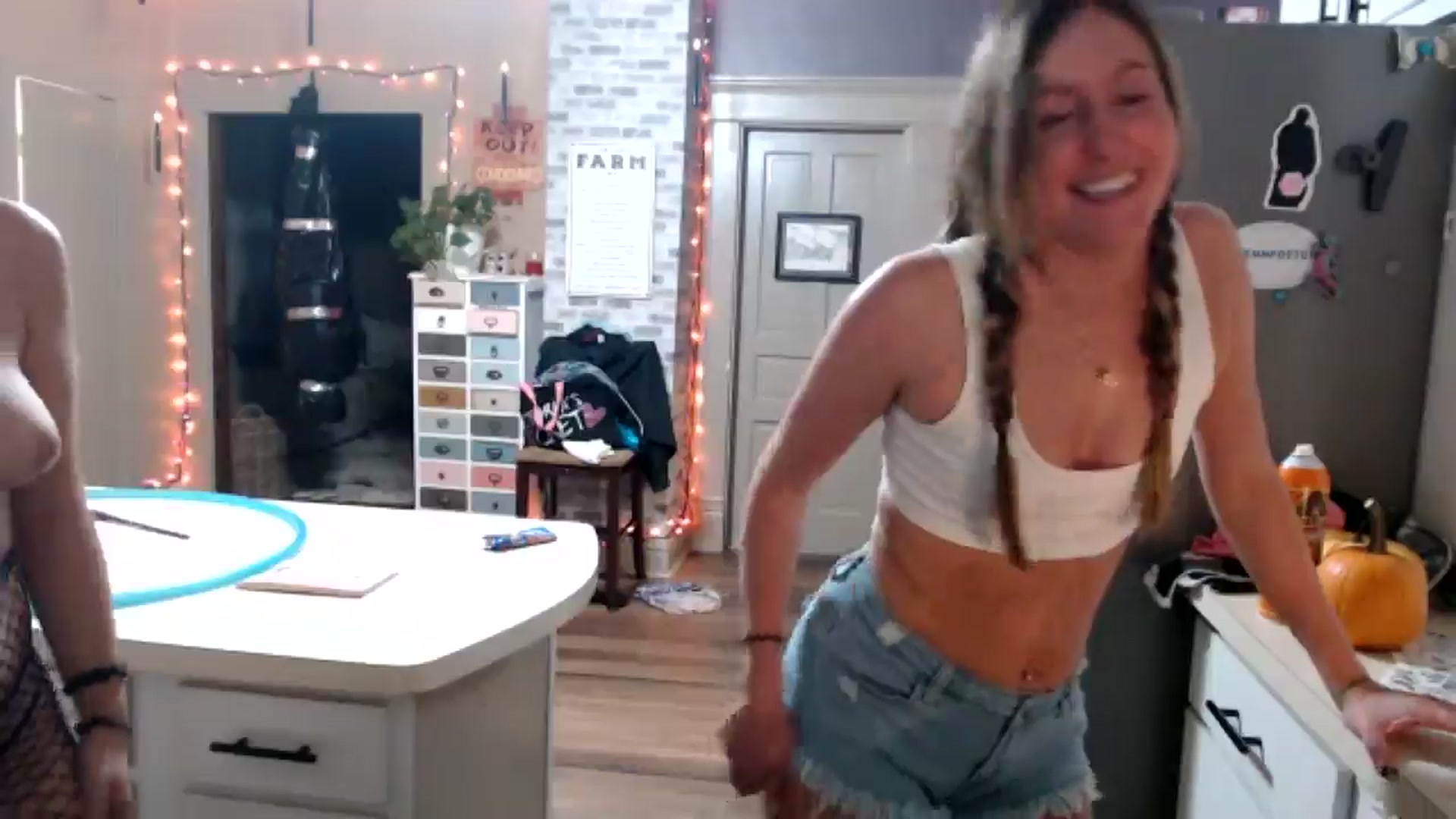 Gallery image thumbnail from FarmGirl__'s myfreecams stream on, 10/10/2024, 01:37 image 7 of 20