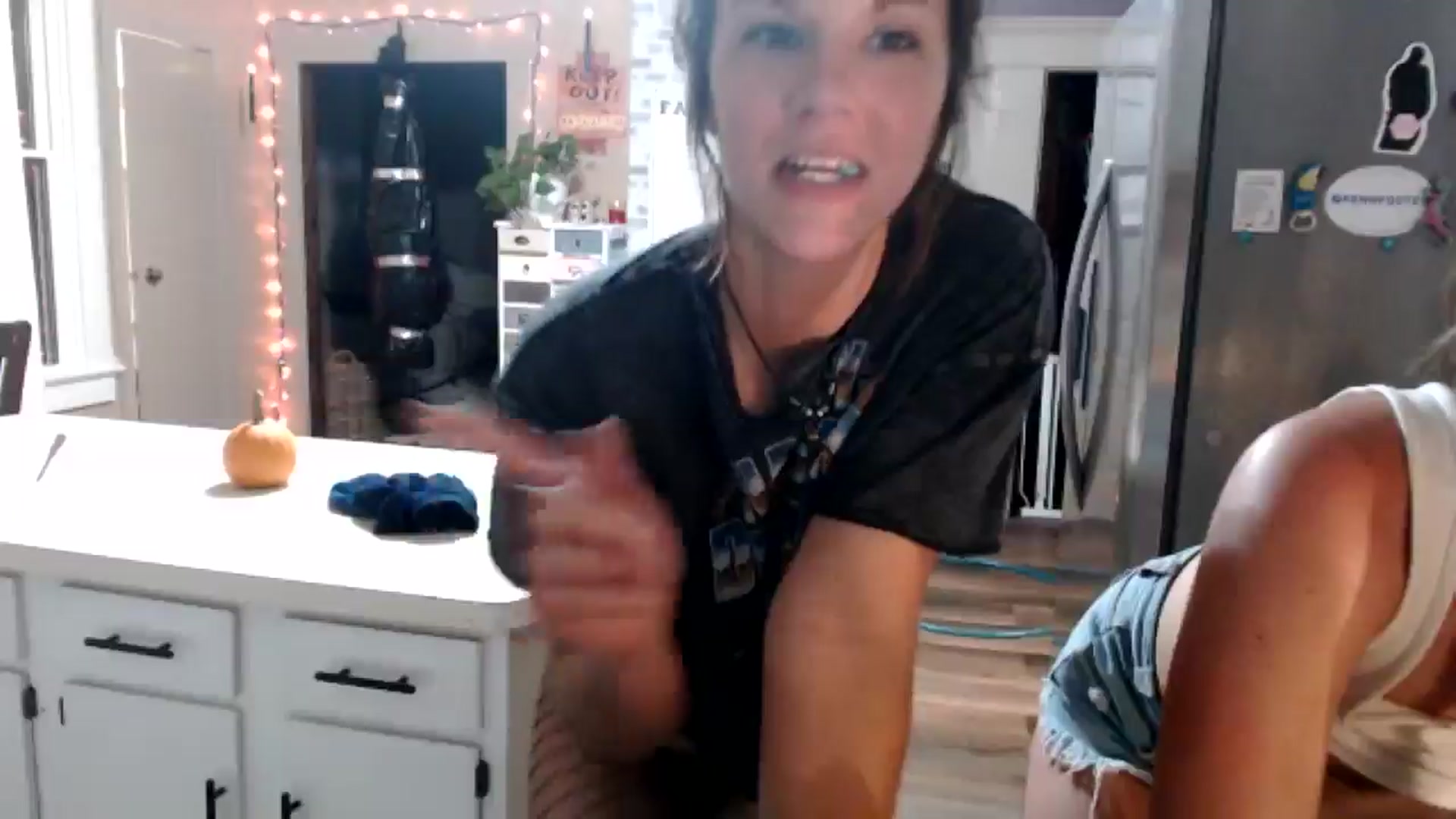 Gallery image thumbnail from FarmGirl__'s myfreecams stream on, 10/10/2024, 01:37 image 17 of 20