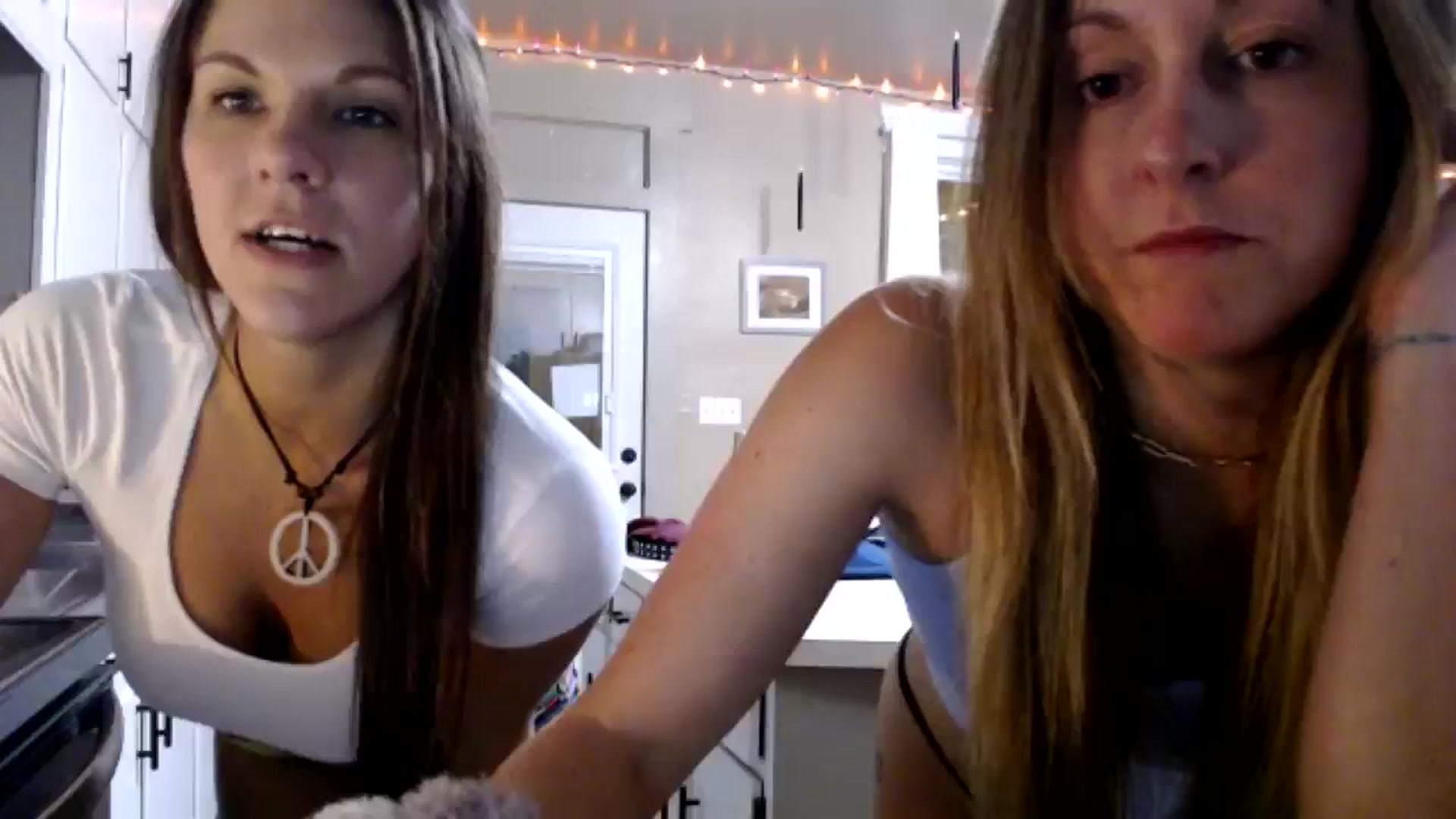 Gallery image thumbnail from FarmGirl__'s myfreecams stream on, 10/24/2024, 01:04 image 15 of 20