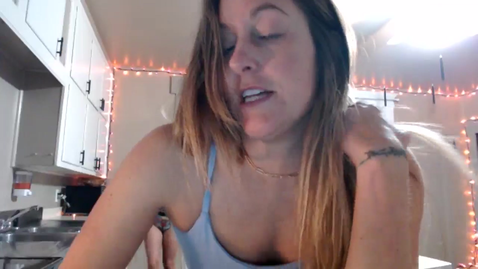 Gallery image thumbnail from FarmGirl__'s myfreecams stream on, 10/24/2024, 02:23 image 4 of 20