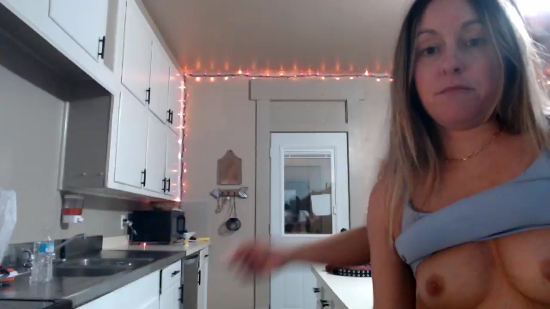 Gallery image thumbnail from FarmGirl__'s myfreecams stream on, 10/24/2024, 02:23 image 7 of 20