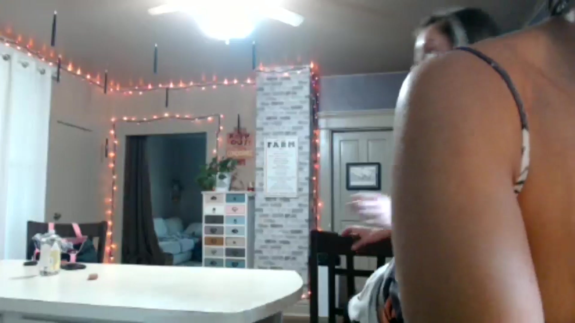 Gallery image thumbnail from FarmGirl__'s myfreecams stream on, 11/06/2024, 18:34 image 12 of 20