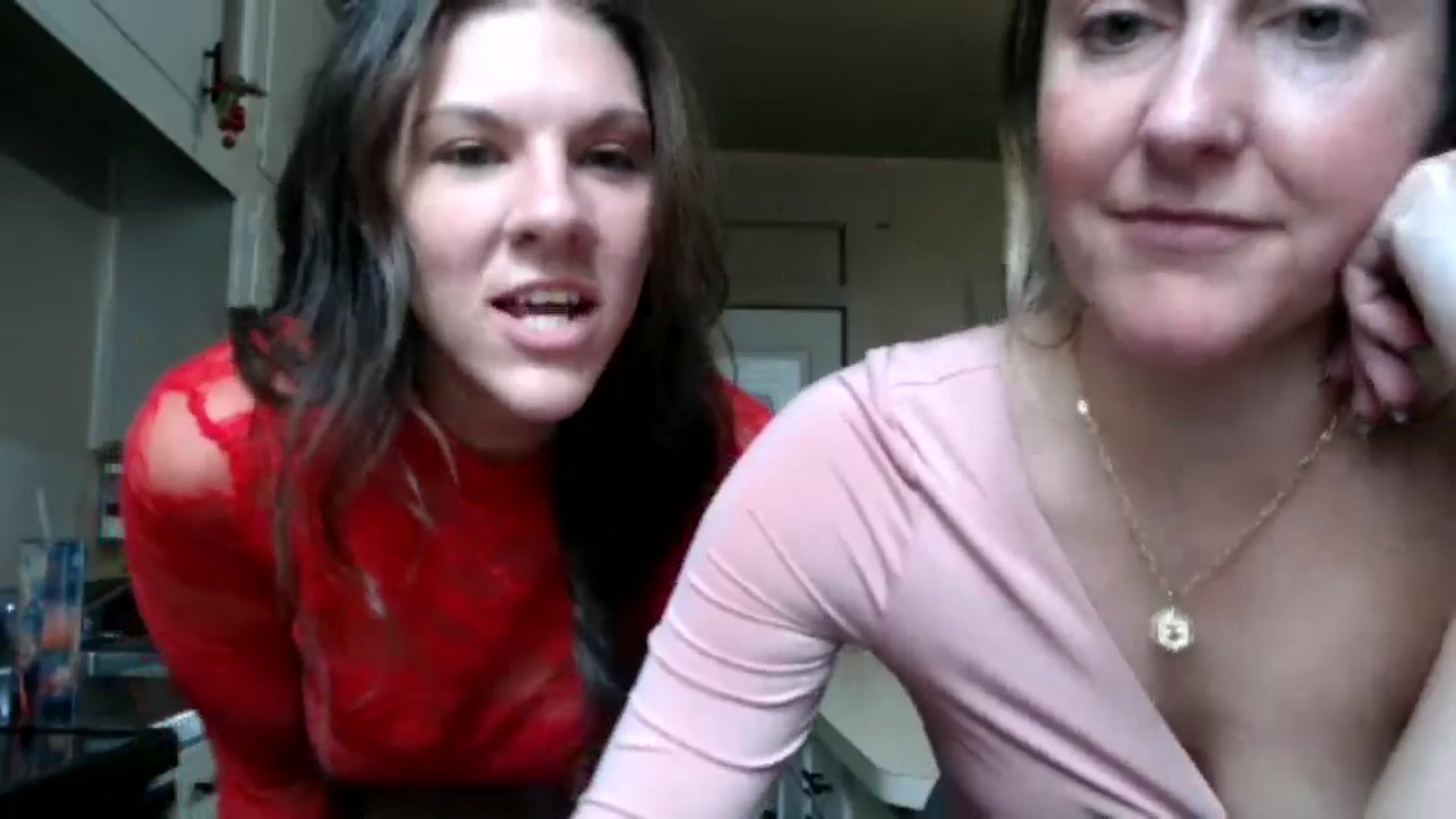 Gallery image thumbnail from FarmGirl__'s myfreecams stream on, 11/18/2024, 18:41 image 12 of 20
