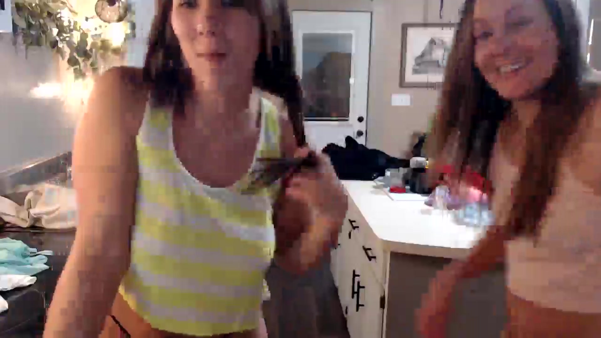 Gallery image thumbnail from FarmGirl__'s myfreecams stream on, 02/06/2025, 02:28 image 17 of 20