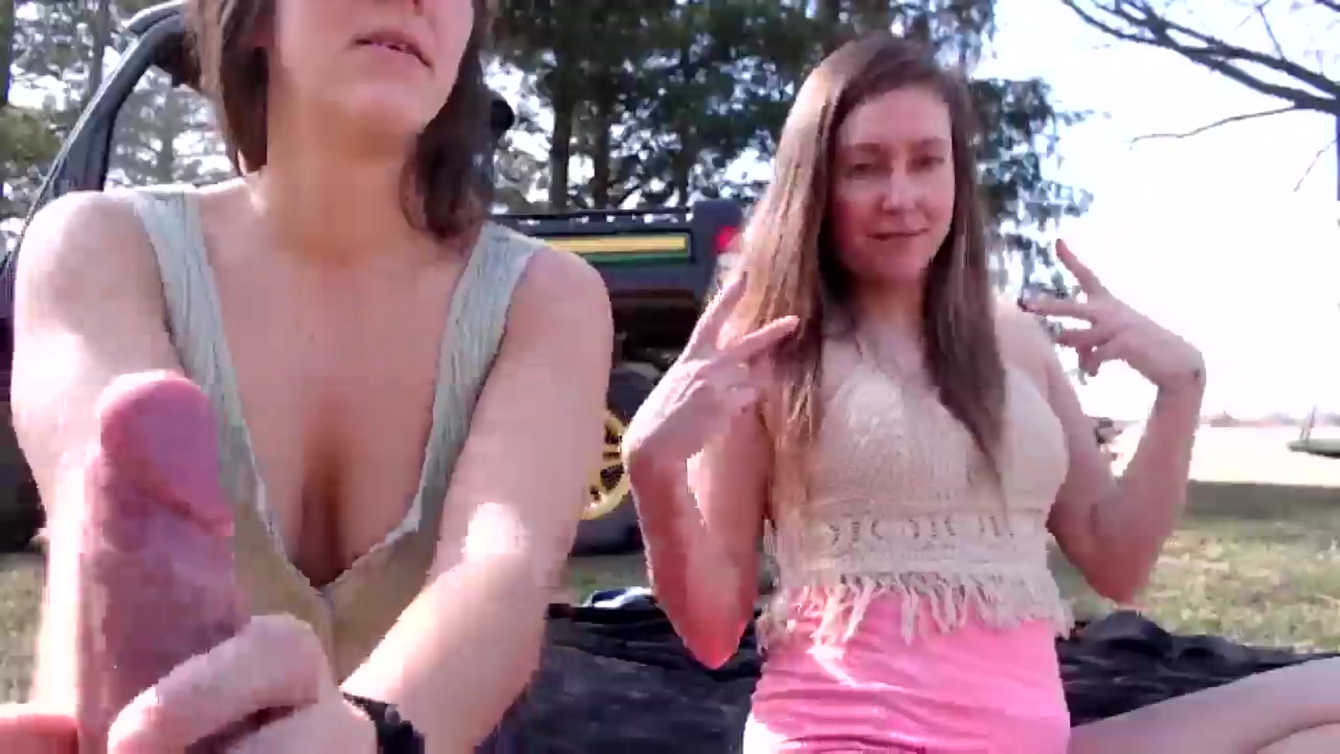 Gallery image thumbnail from FarmGirl__'s myfreecams stream on, 03/12/2025, 19:29 image 12 of 20