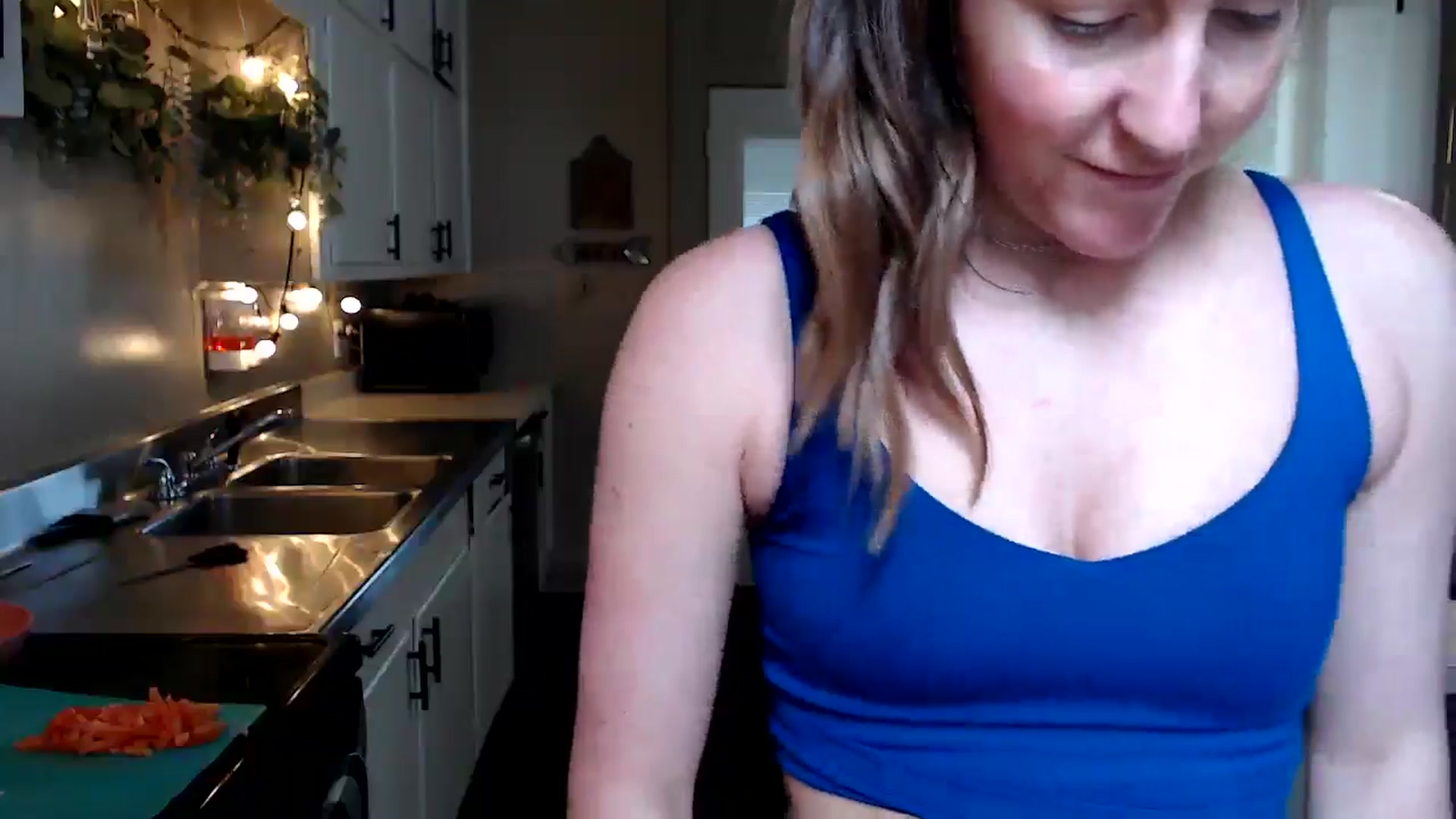 Gallery image thumbnail from FarmGirl__'s myfreecams stream on, 03/15/2025, 19:02 image 13 of 20