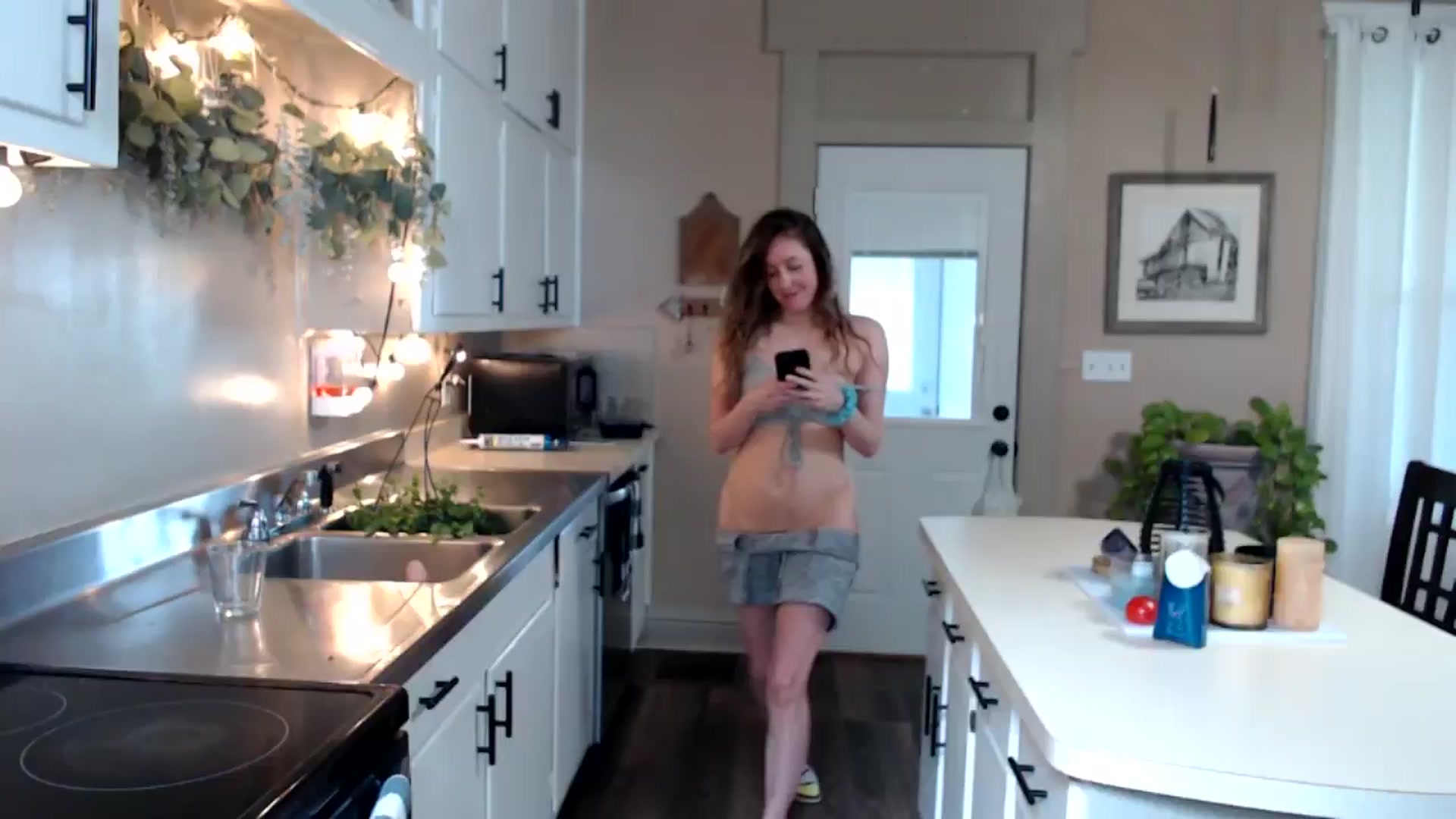 Gallery image thumbnail from FarmGirl__'s myfreecams stream on, 04/02/2025, 23:28 image 1 of 20
