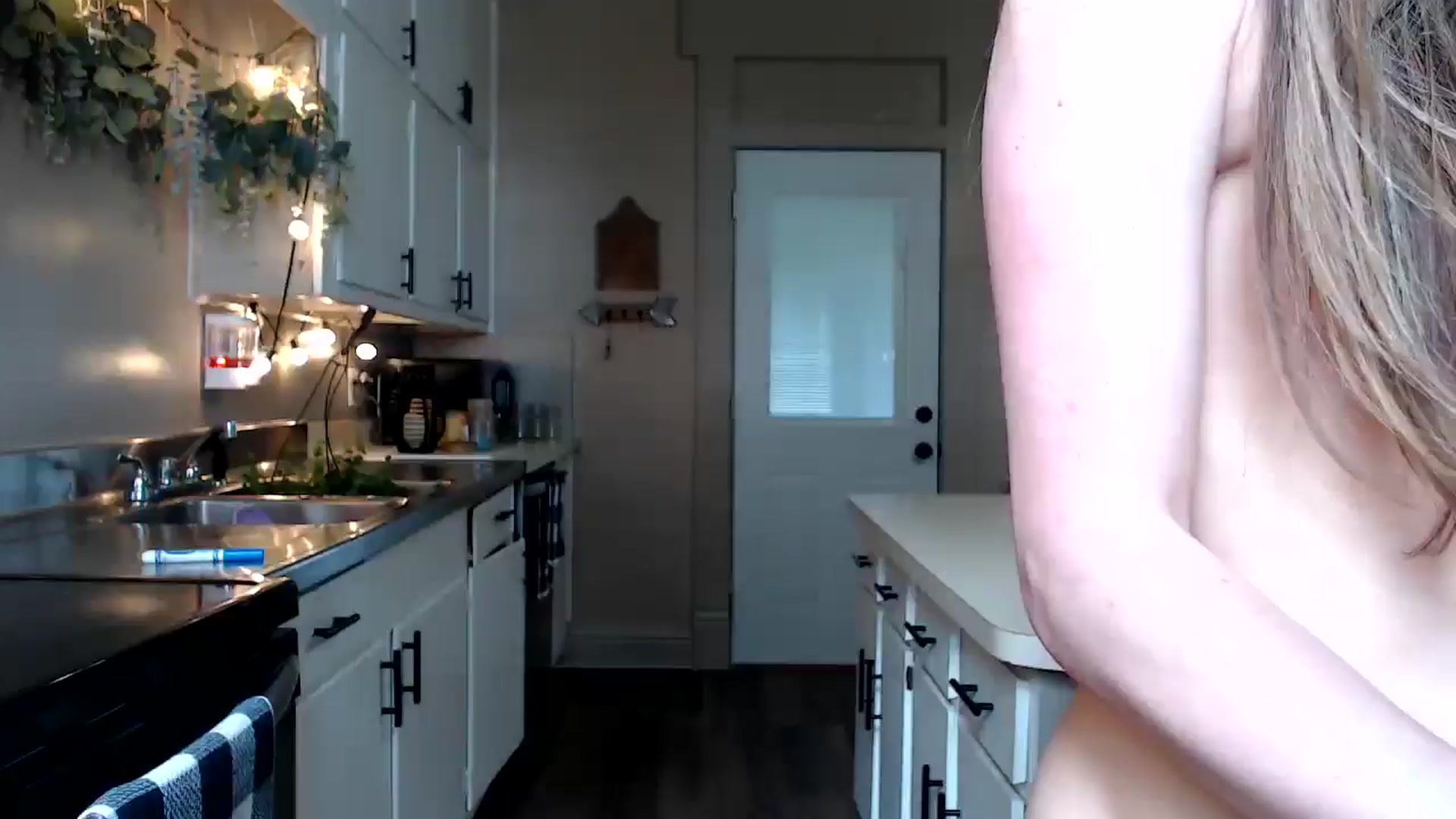 Gallery image thumbnail from FarmGirl__'s myfreecams stream on, 04/07/2025, 21:20 image 1 of 20