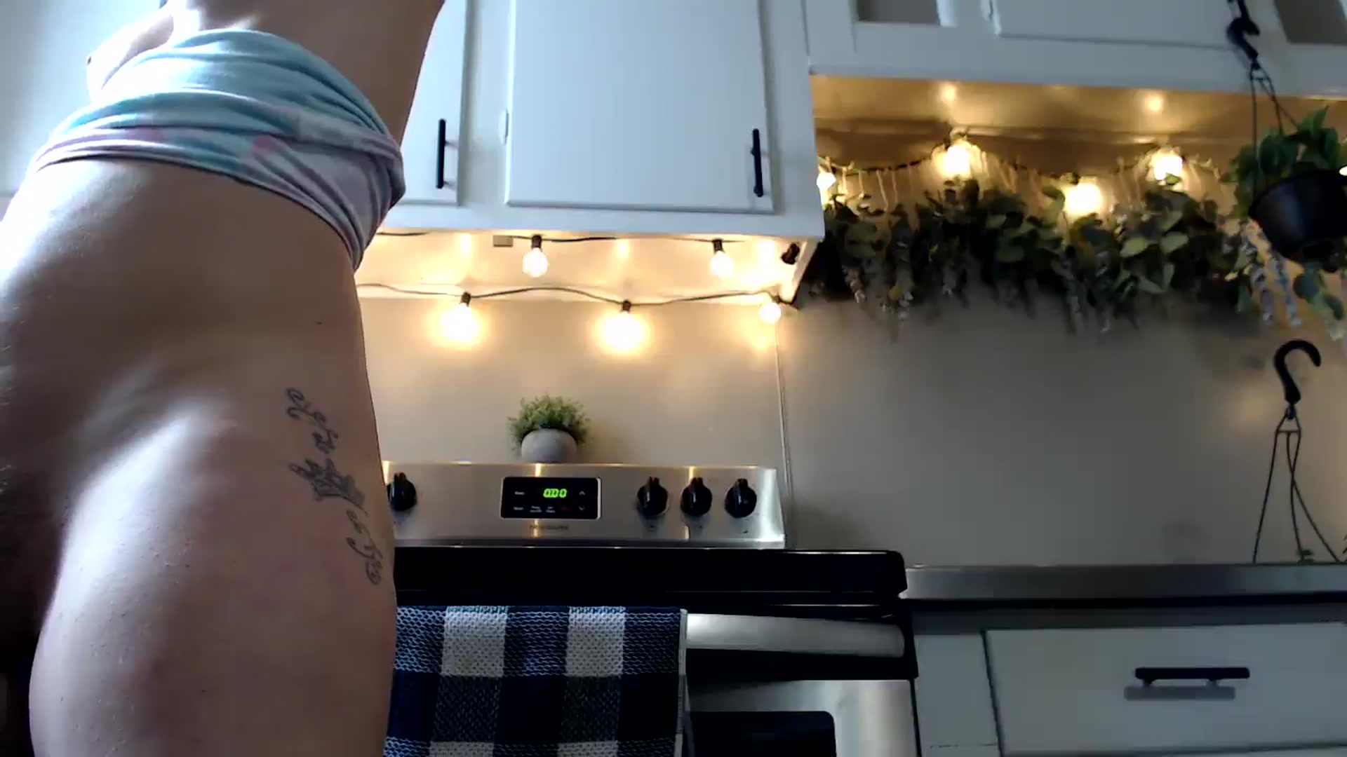 Gallery image thumbnail from FarmGirl__'s myfreecams stream on, 04/12/2025, 19:16 image 15 of 20