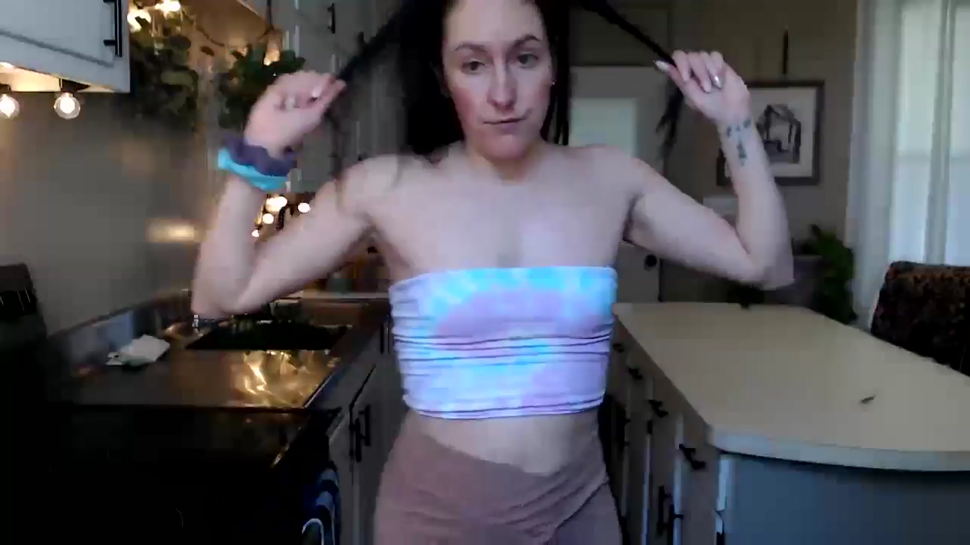 Gallery image thumbnail from FarmGirl__'s myfreecams stream on, 04/12/2025, 19:16 image 6 of 20