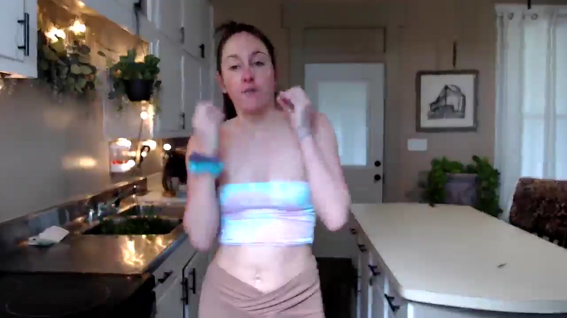 Gallery image thumbnail from FarmGirl__'s myfreecams stream on, 04/12/2025, 19:16 image 19 of 20