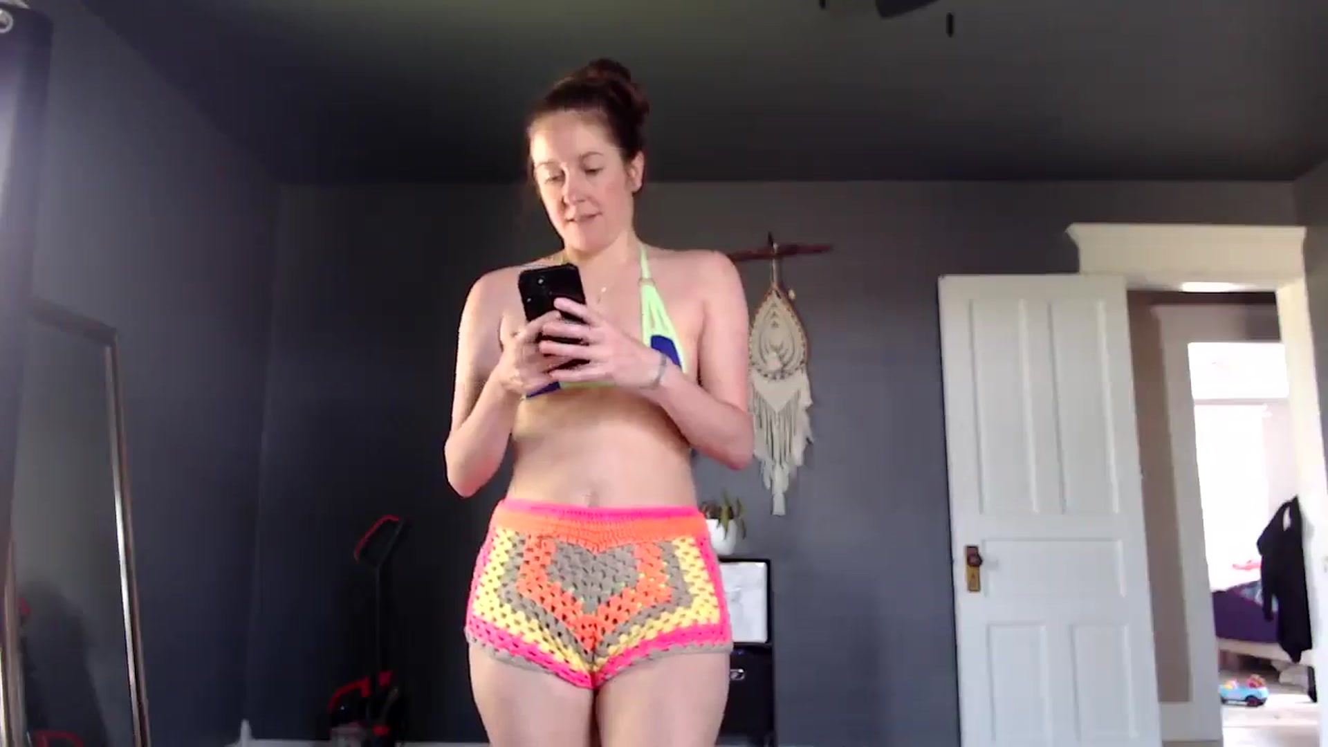 Gallery image thumbnail from FarmGirl__'s myfreecams stream on, 05/15/2025, 15:05 image 14 of 20