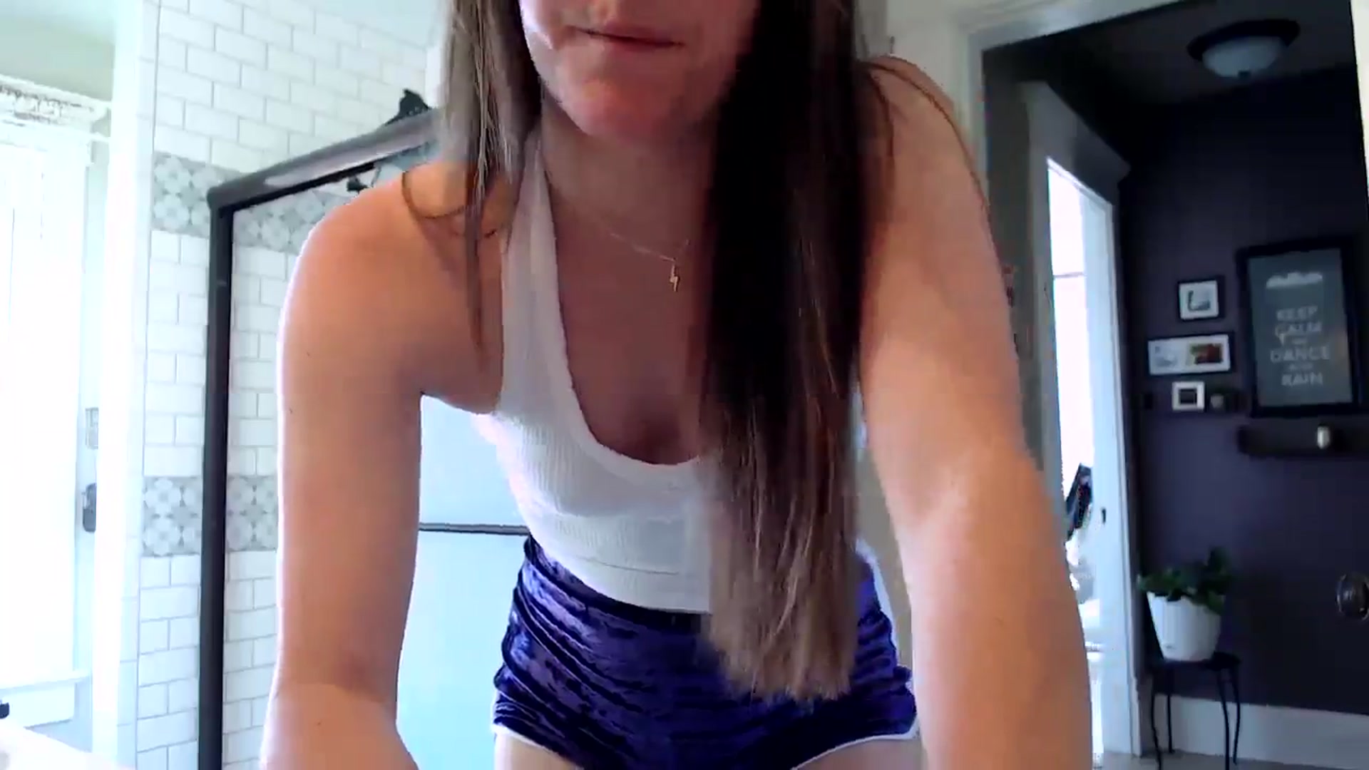 Gallery image thumbnail from FarmGirl__'s myfreecams stream on, 05/19/2025, 15:58 image 8 of 20