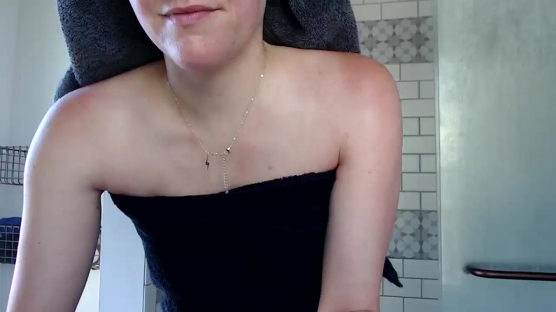 Gallery image thumbnail from FarmGirl__'s myfreecams stream on, 05/19/2025, 15:58 image 3 of 20