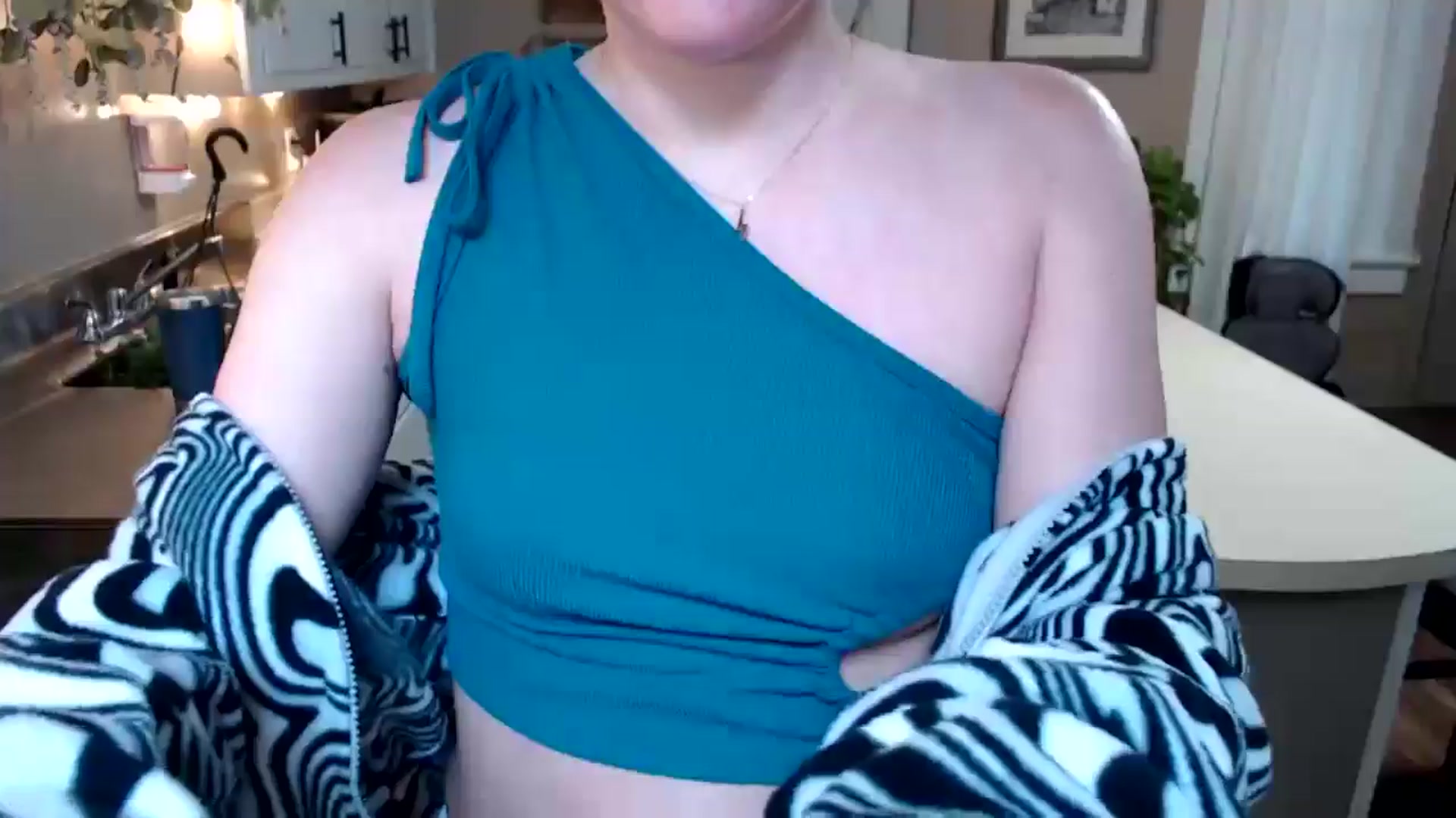 Gallery image thumbnail from FarmGirl__'s myfreecams stream on, 05/20/2025, 13:04 image 3 of 20