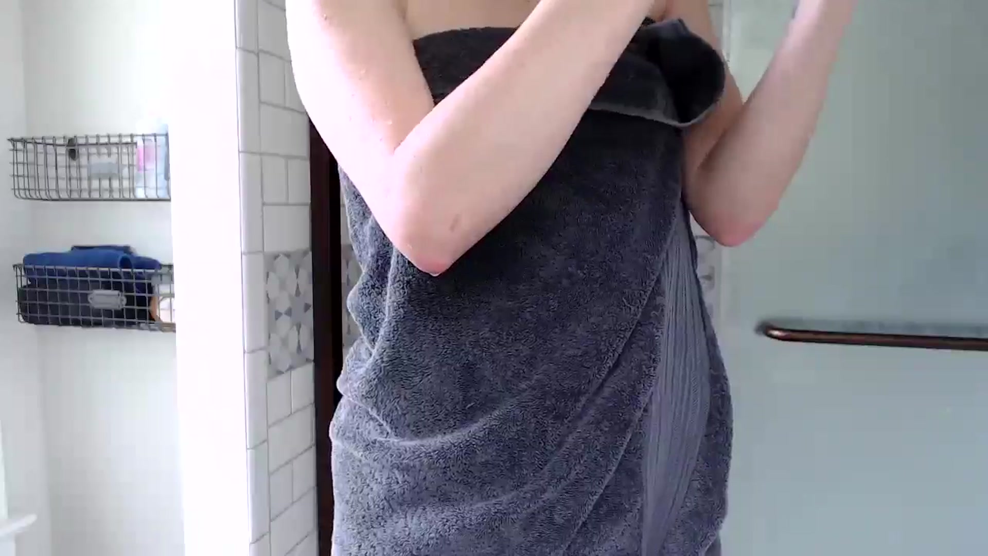 Gallery image thumbnail from FarmGirl__'s myfreecams stream on, 05/21/2025, 15:09 image 6 of 20