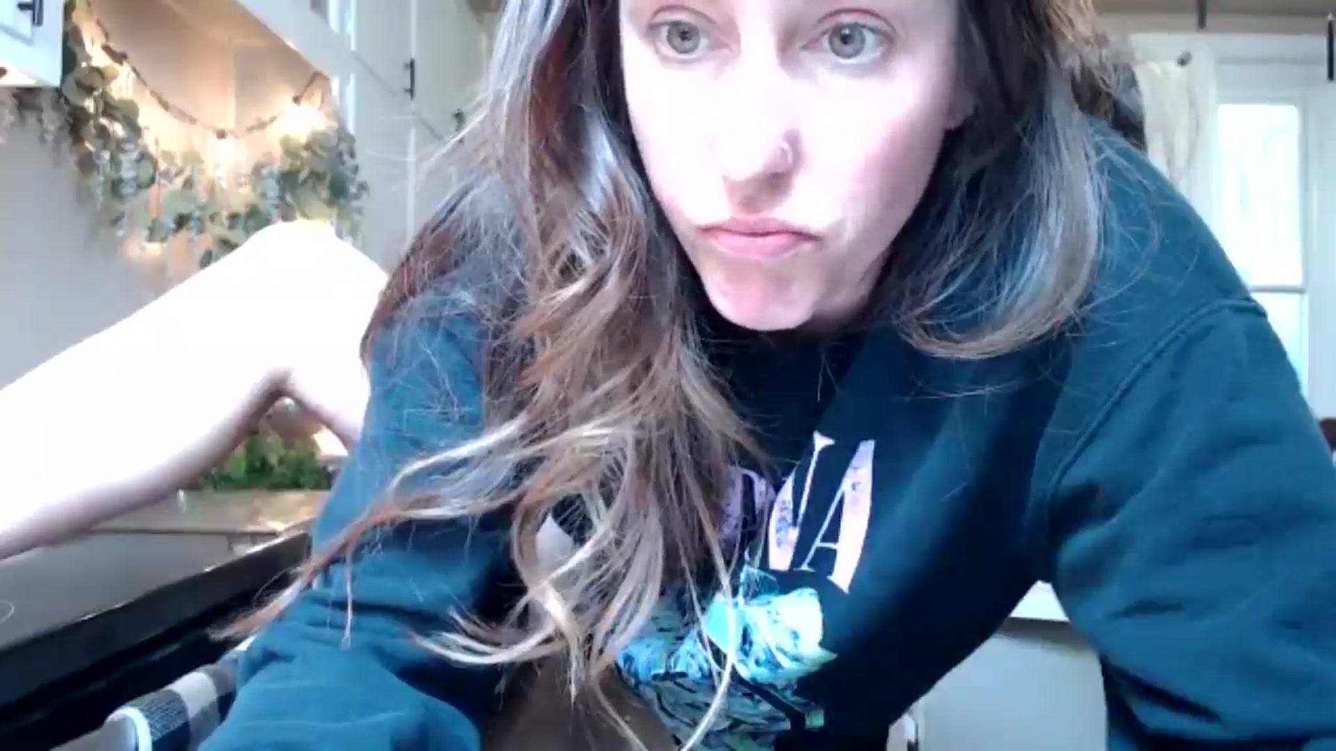 Gallery image thumbnail from FarmGirl__'s myfreecams stream on, 06/01/2025, 18:17 image 19 of 20