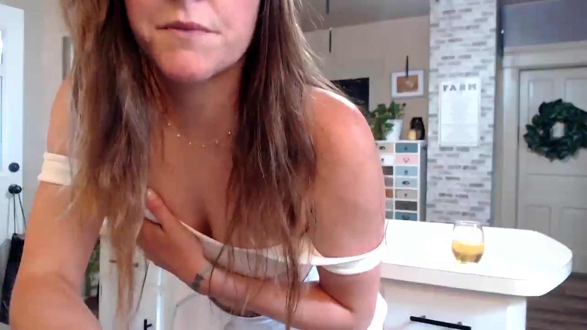Gallery image thumbnail from FarmGirl__'s myfreecams stream on, 06/09/2025, 23:26 image 10 of 20