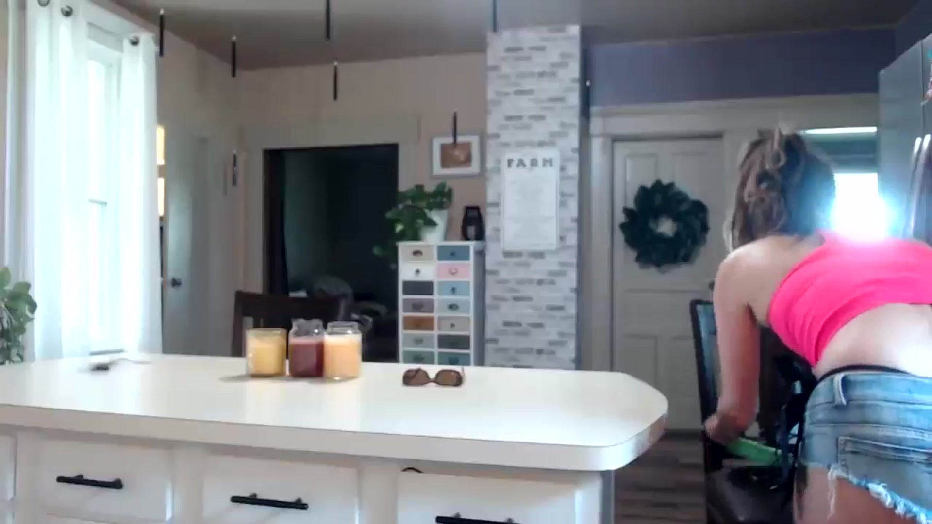 Gallery image thumbnail from FarmGirl__'s myfreecams stream on, 07/17/2025, 14:49 image 6 of 20