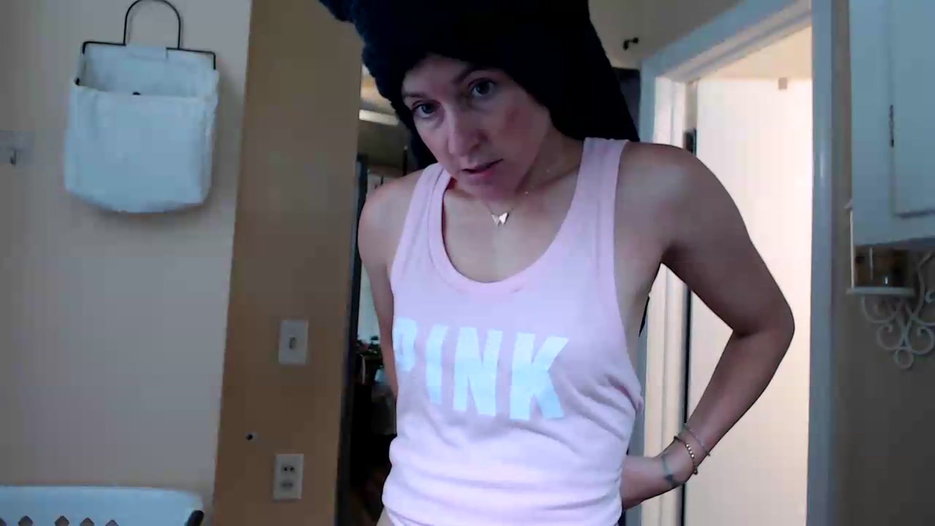 Gallery image thumbnail from FarmGirl__'s myfreecams stream on, 08/20/2026, 14:51 image 8 of 20