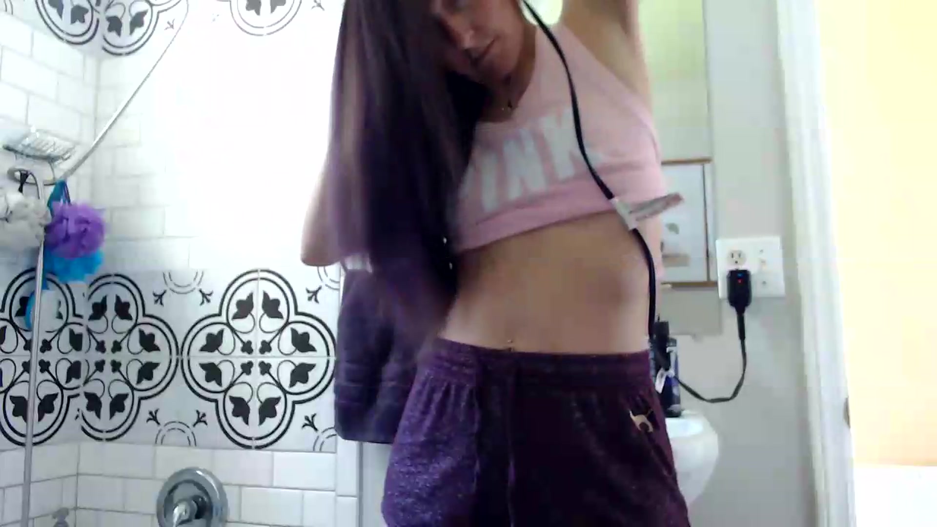 Gallery image thumbnail from FarmGirl__'s myfreecams stream on, 08/20/2026, 17:40 image 6 of 20