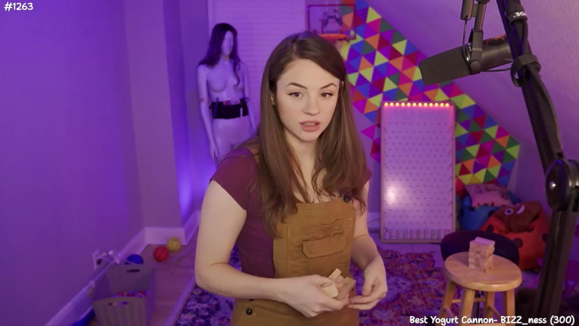 Gallery image thumbnail from FarmerSophie's myfreecams stream on, 04/06/2024, 04:48 image 4 of 20