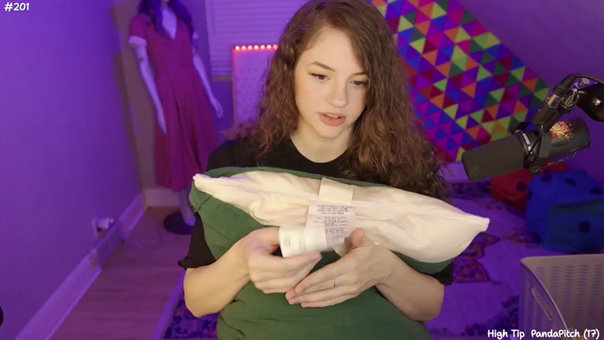 Gallery image thumbnail from FarmerSophie's myfreecams stream on, 06/04/2024, 04:10 image 8 of 20