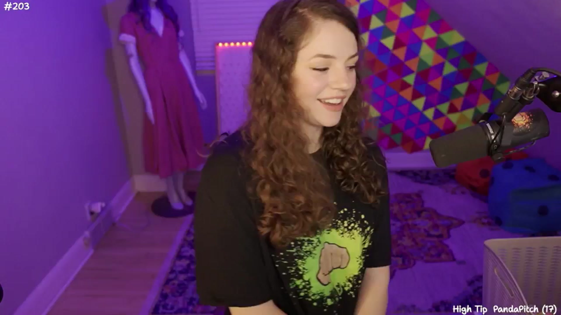 Gallery image thumbnail from FarmerSophie's myfreecams stream on, 06/04/2024, 04:10 image 12 of 20