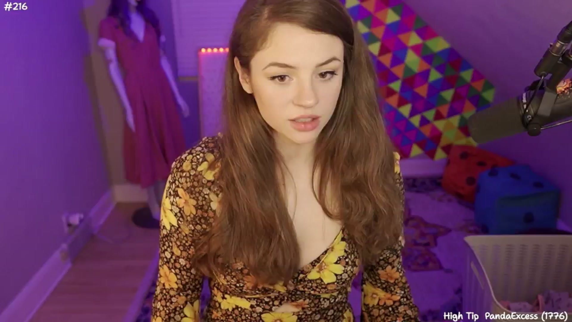 Gallery image thumbnail from FarmerSophie's myfreecams stream on, 06/08/2024, 07:43 image 3 of 20