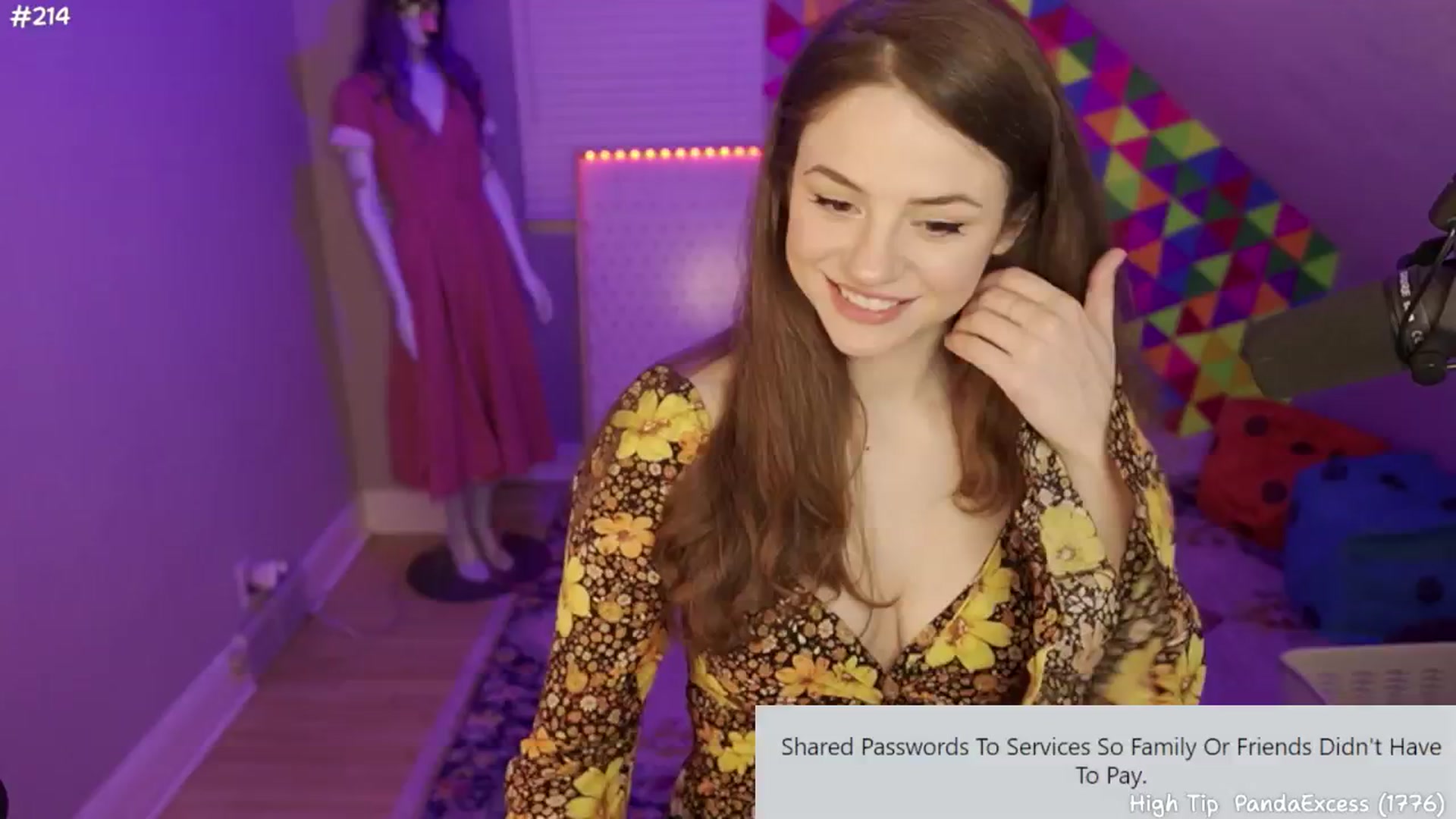 Gallery image thumbnail from FarmerSophie's myfreecams stream on, 06/08/2024, 07:43 image 5 of 20