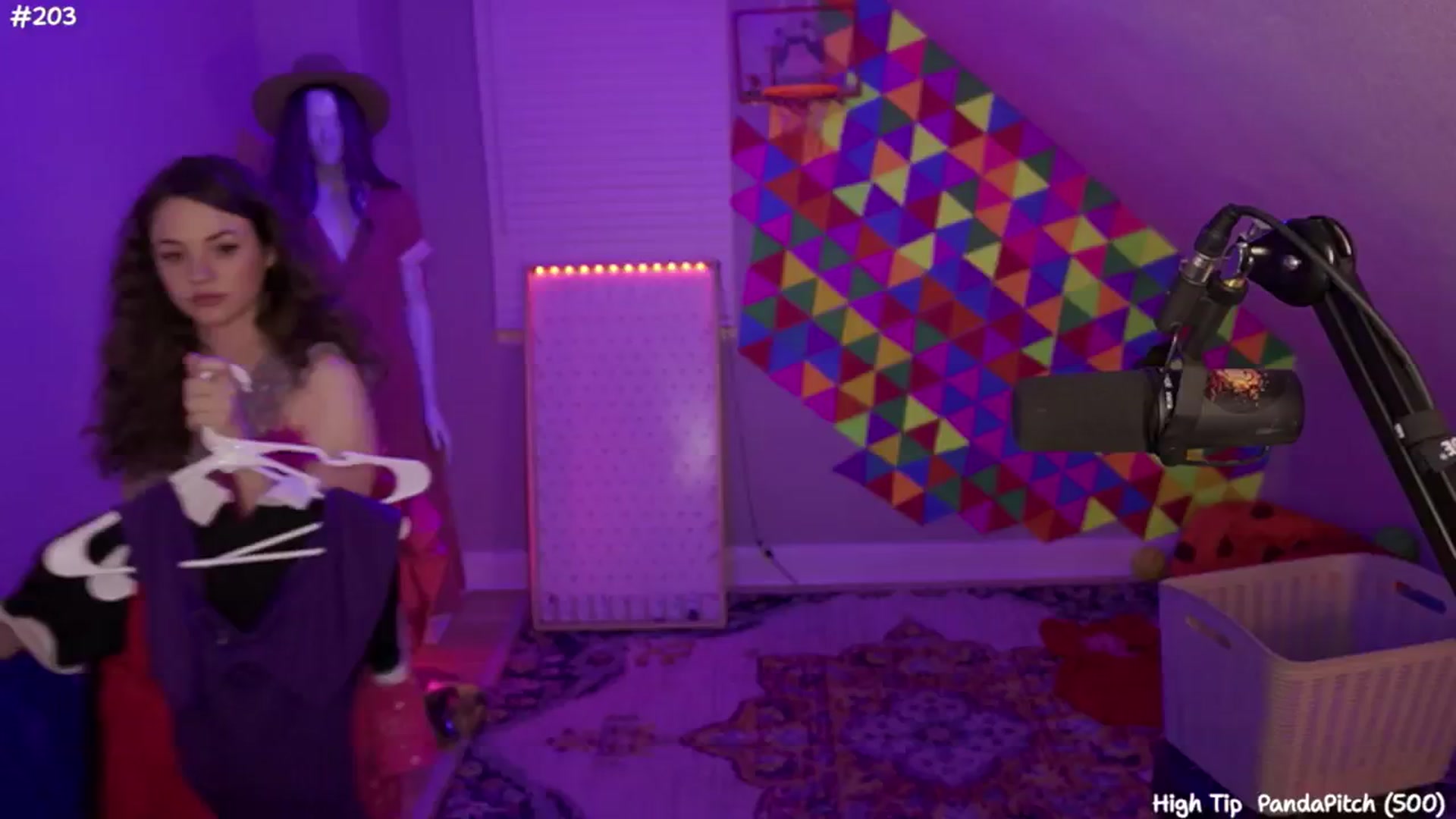 Gallery image thumbnail from FarmerSophie's myfreecams stream on, 06/14/2024, 08:31 image 18 of 20